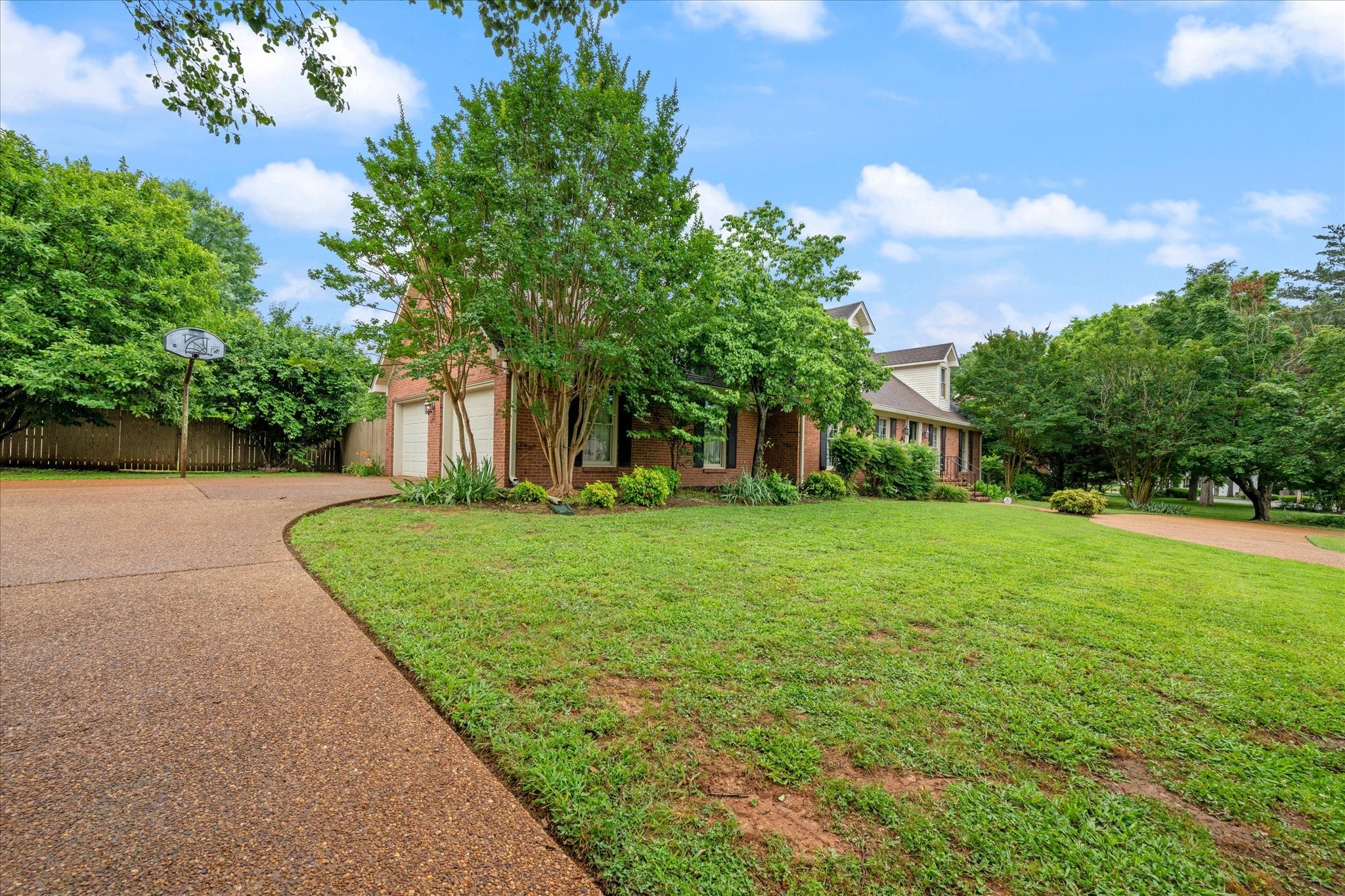 2307 Londonderry Dr