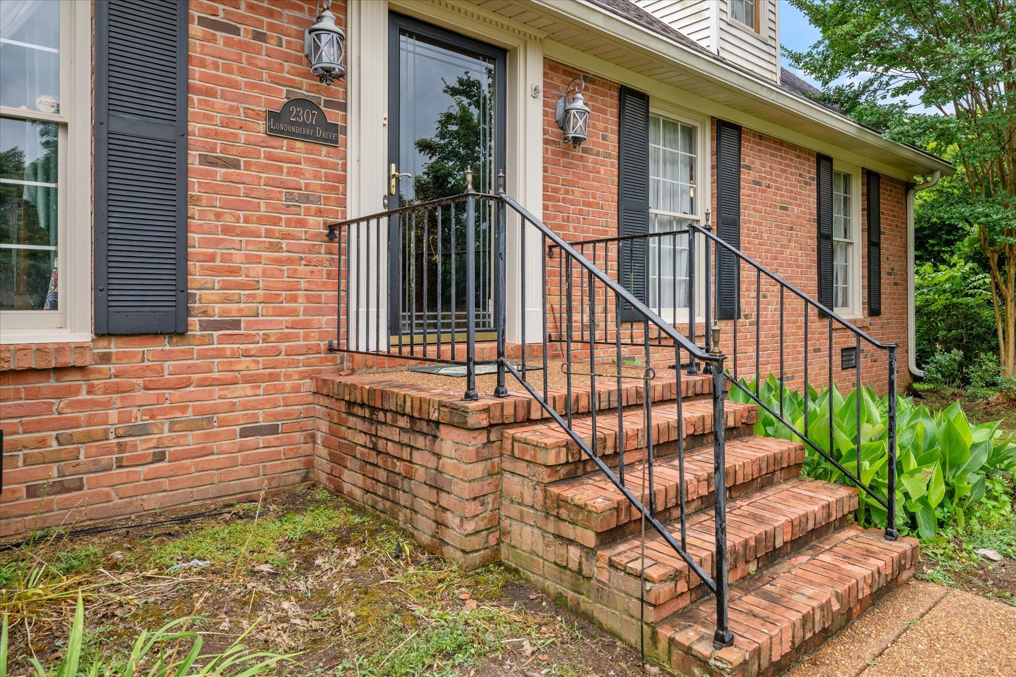 2307 Londonderry Dr
