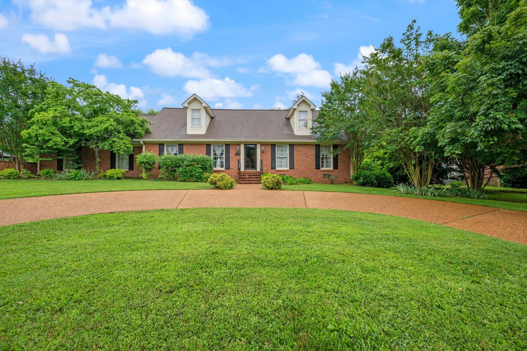 2307 Londonderry Dr