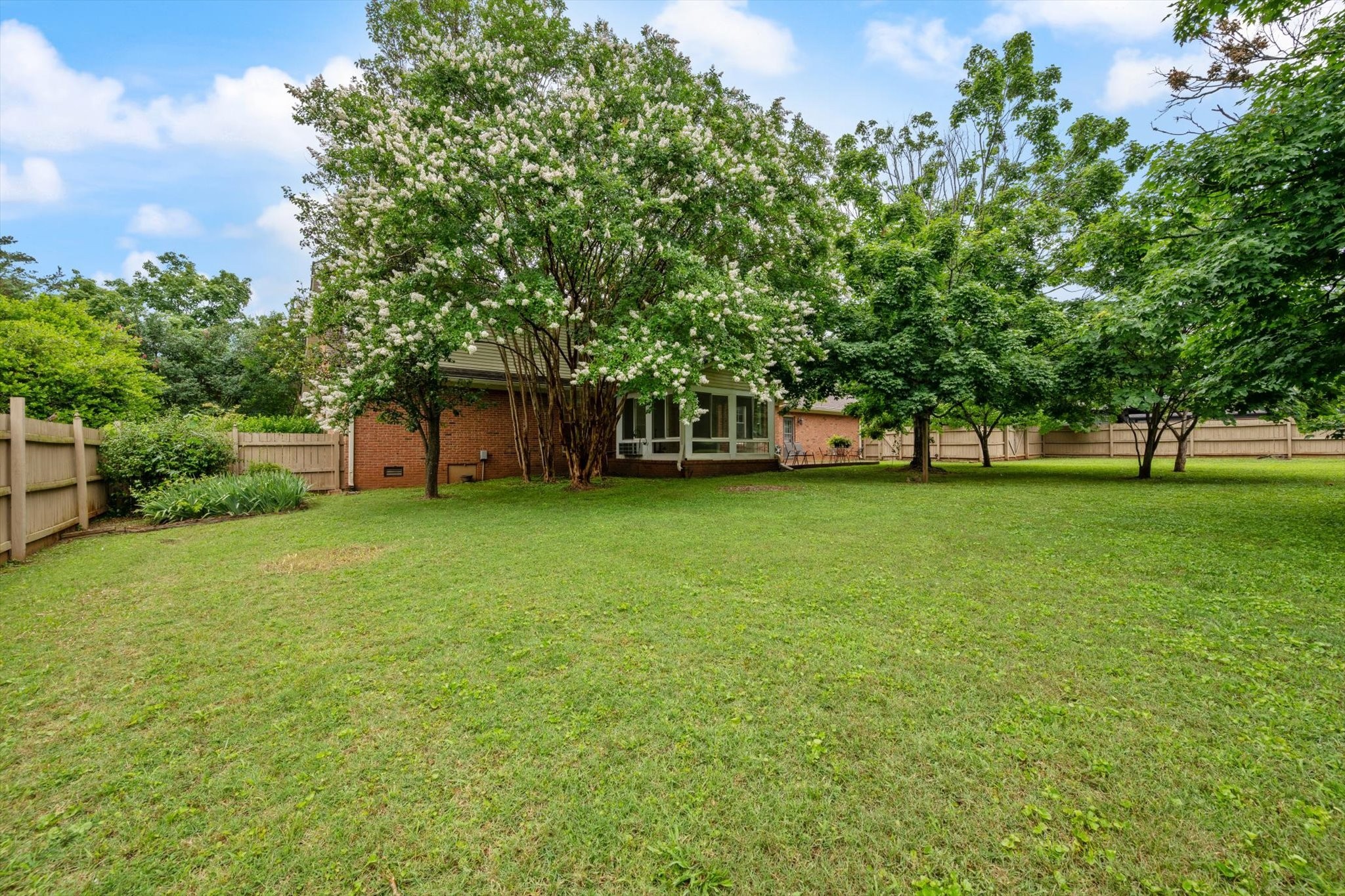 2307 Londonderry Dr