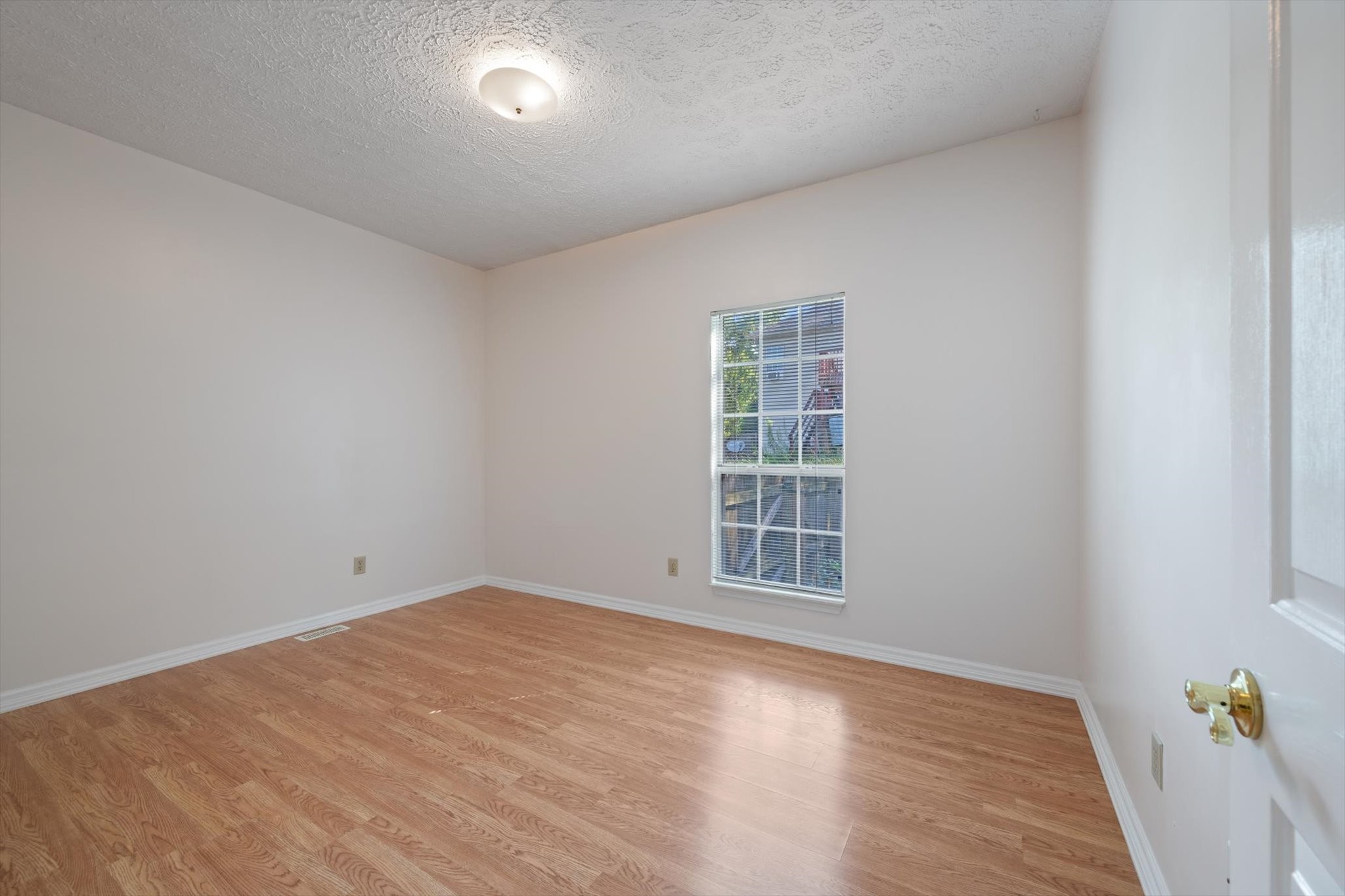 2528 Oak Forest Dr
