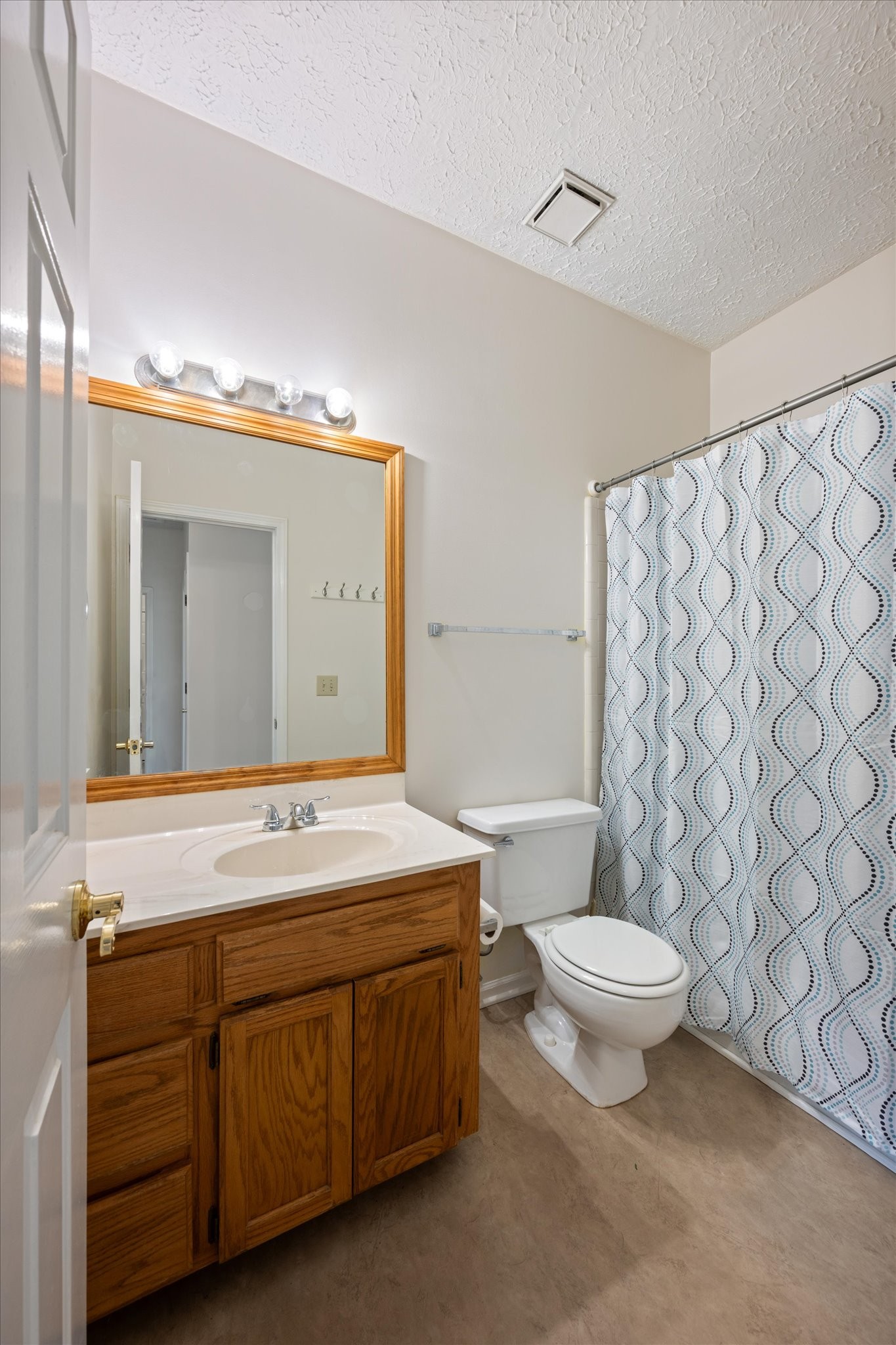 2528 Oak Forest Dr