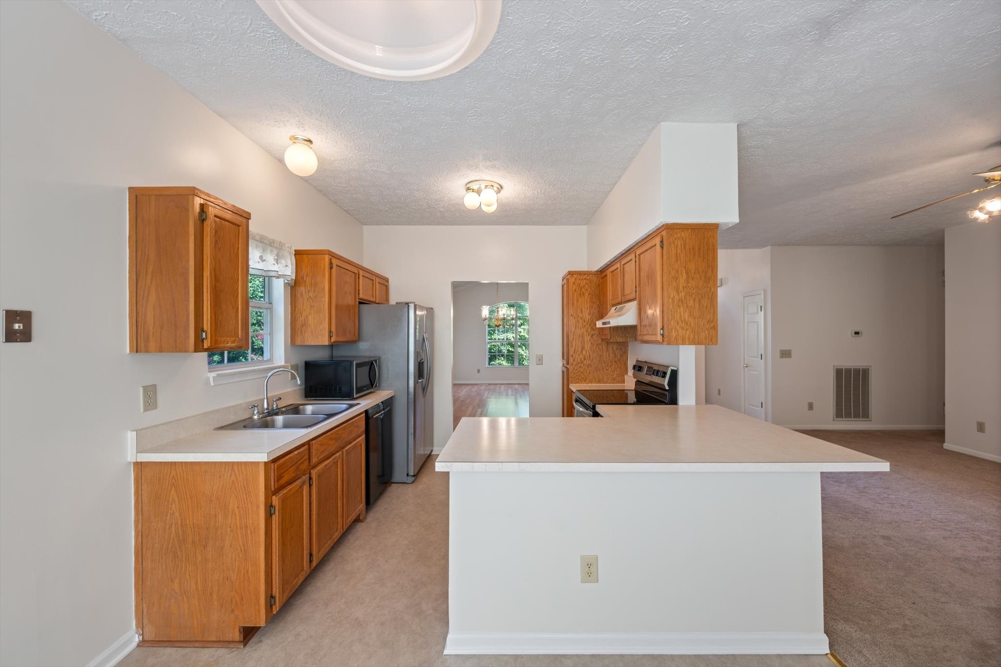 2528 Oak Forest Dr
