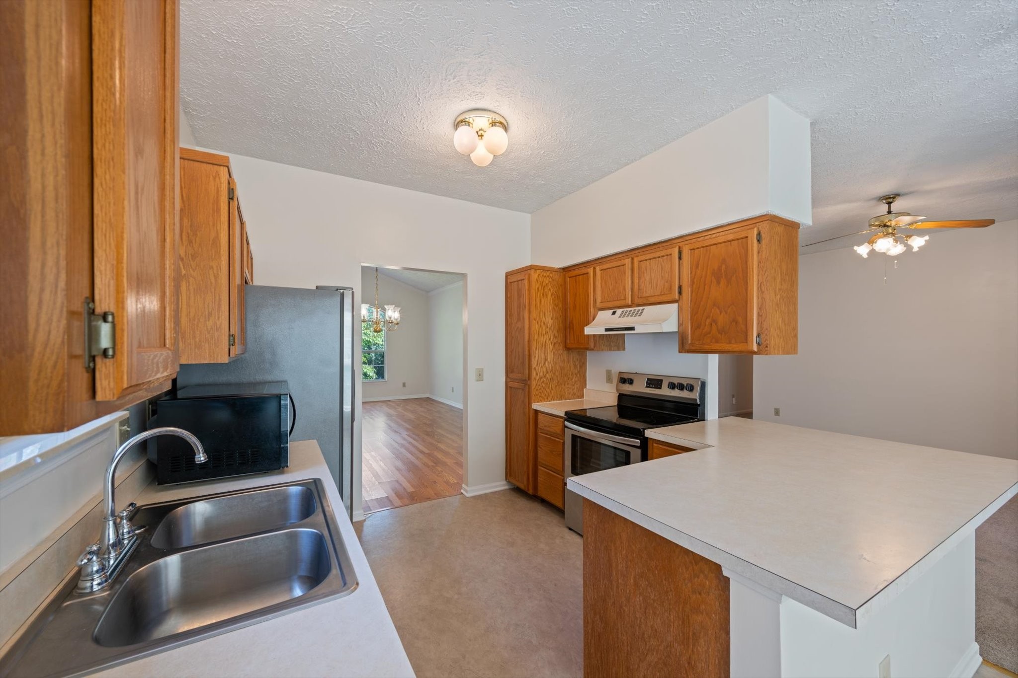 2528 Oak Forest Dr