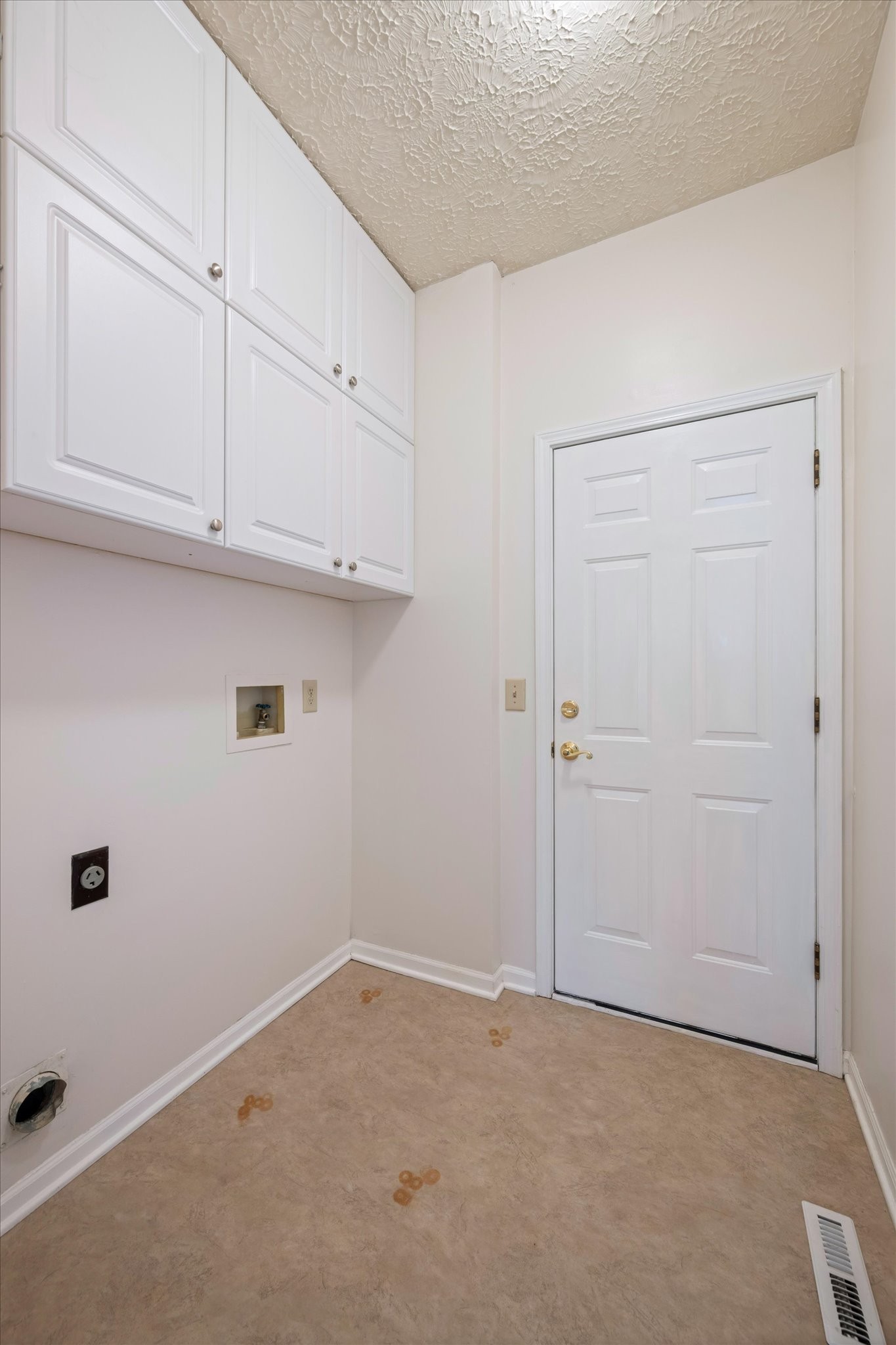 2528 Oak Forest Dr