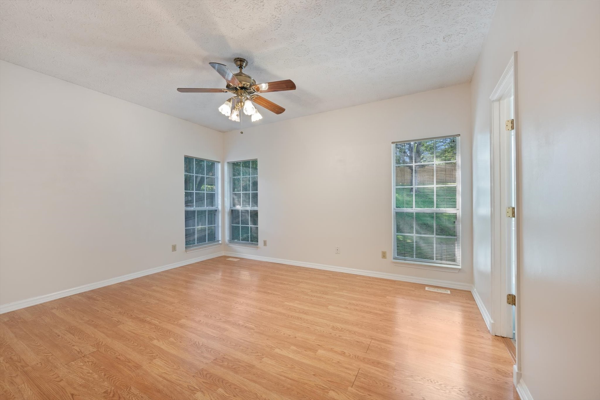 2528 Oak Forest Dr