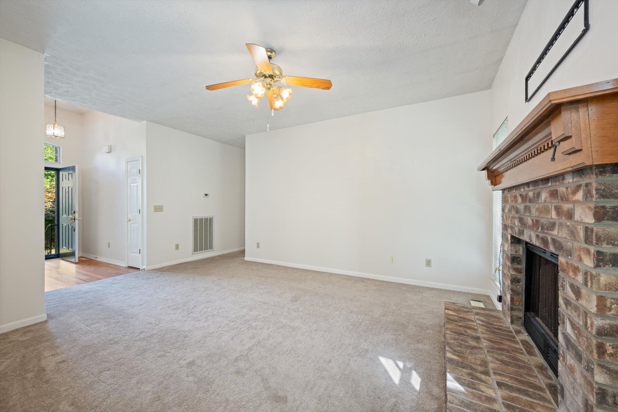 2528 Oak Forest Dr