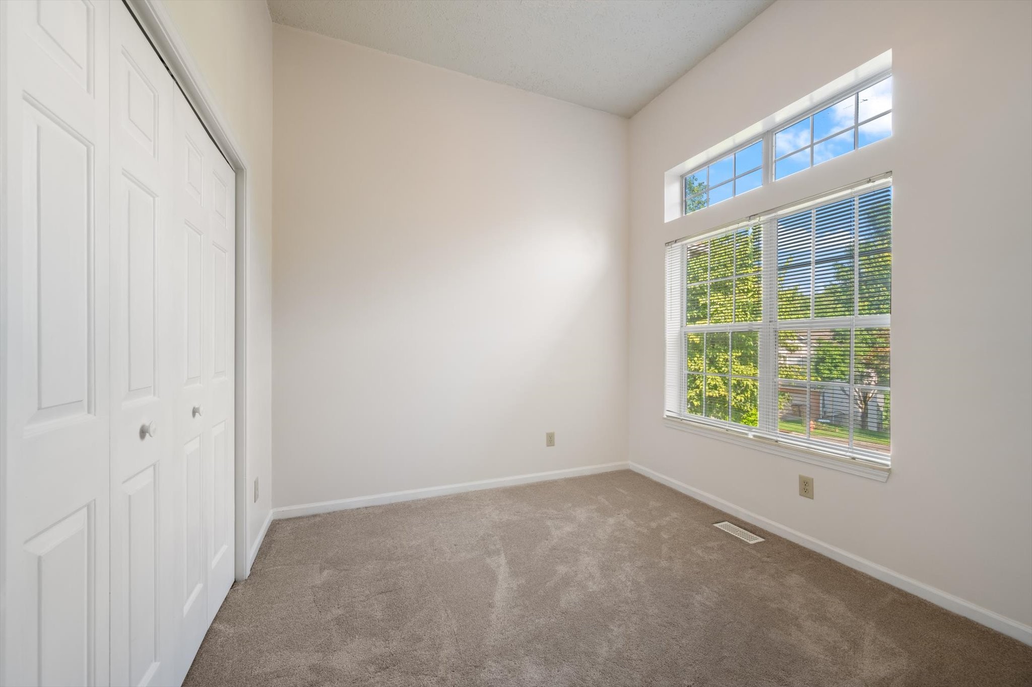 2528 Oak Forest Dr