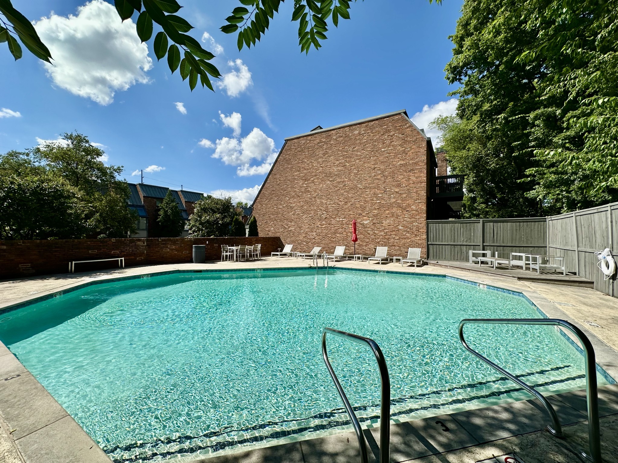 125 Hampton Pl