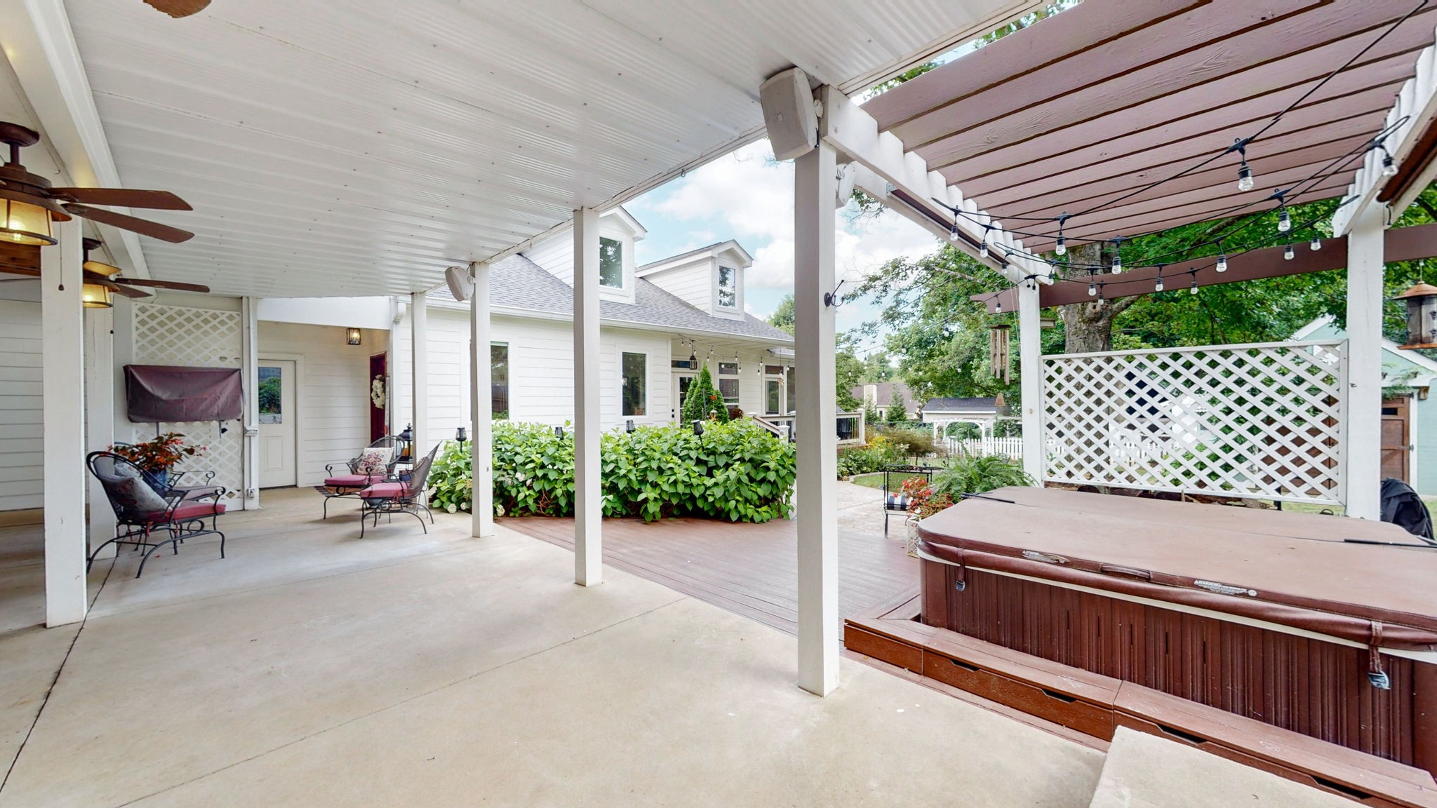 552 Overview Ln