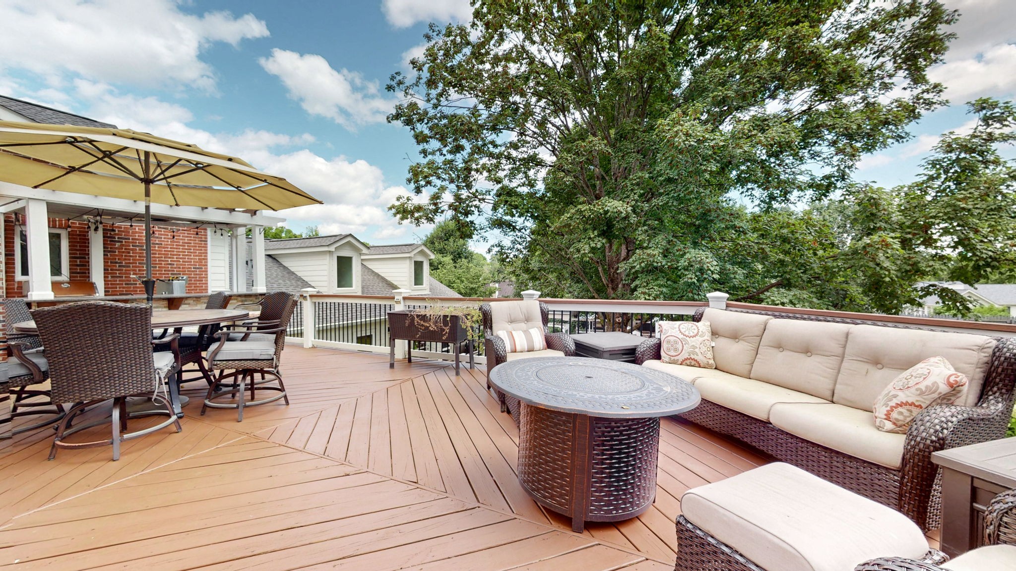 552 Overview Ln