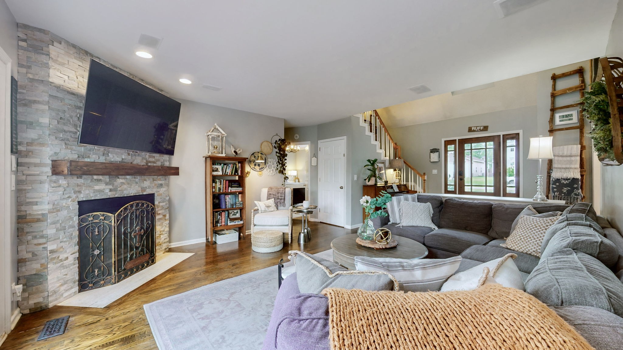 552 Overview Ln