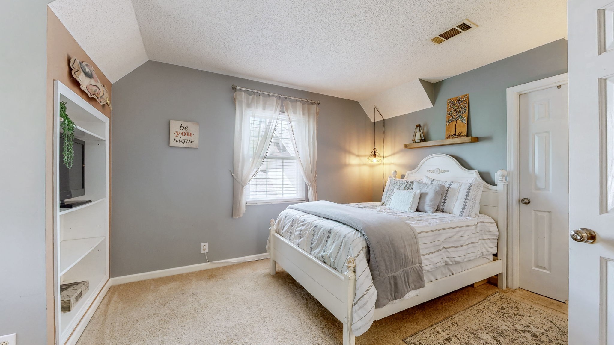 552 Overview Ln