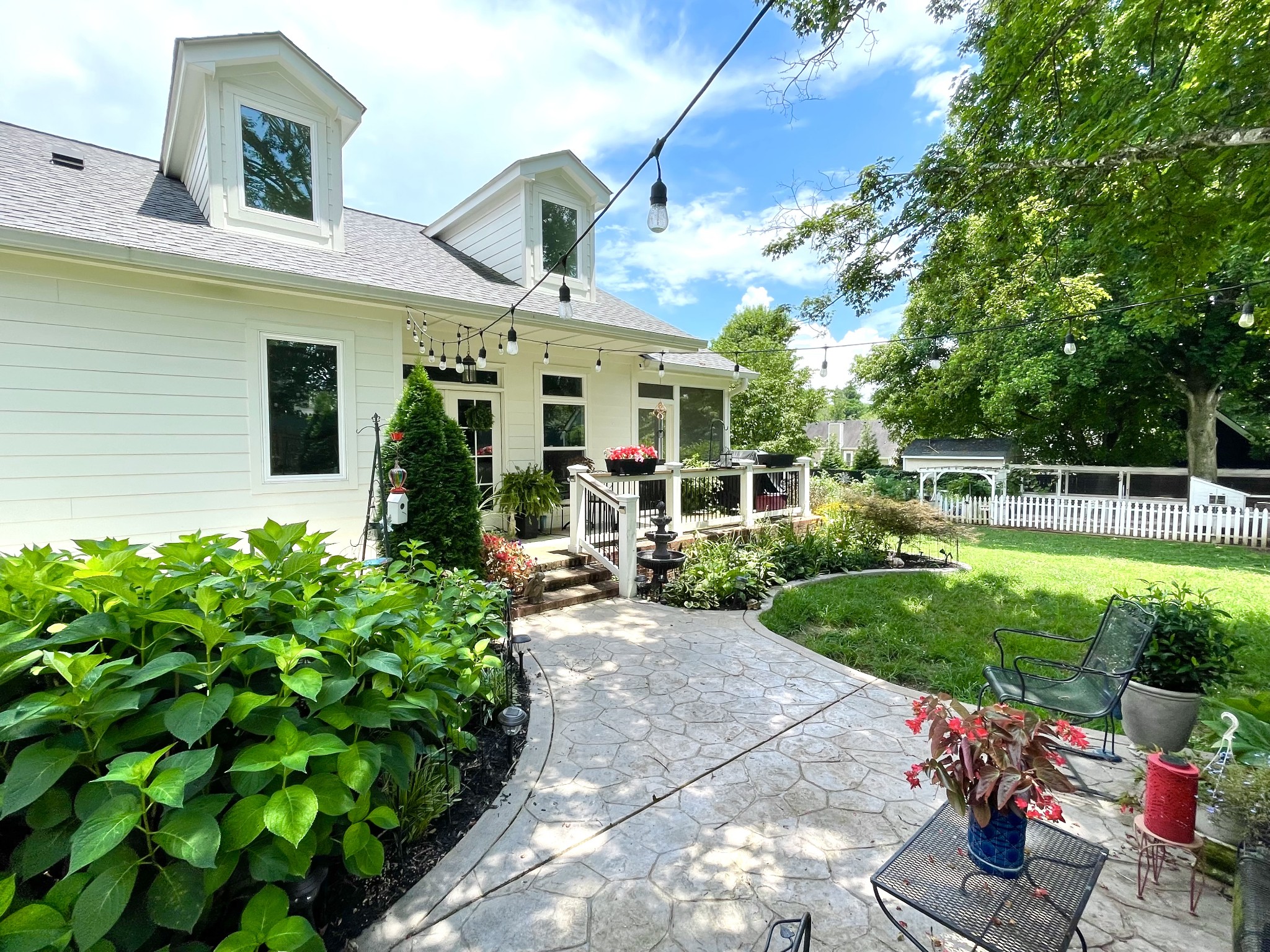 552 Overview Ln