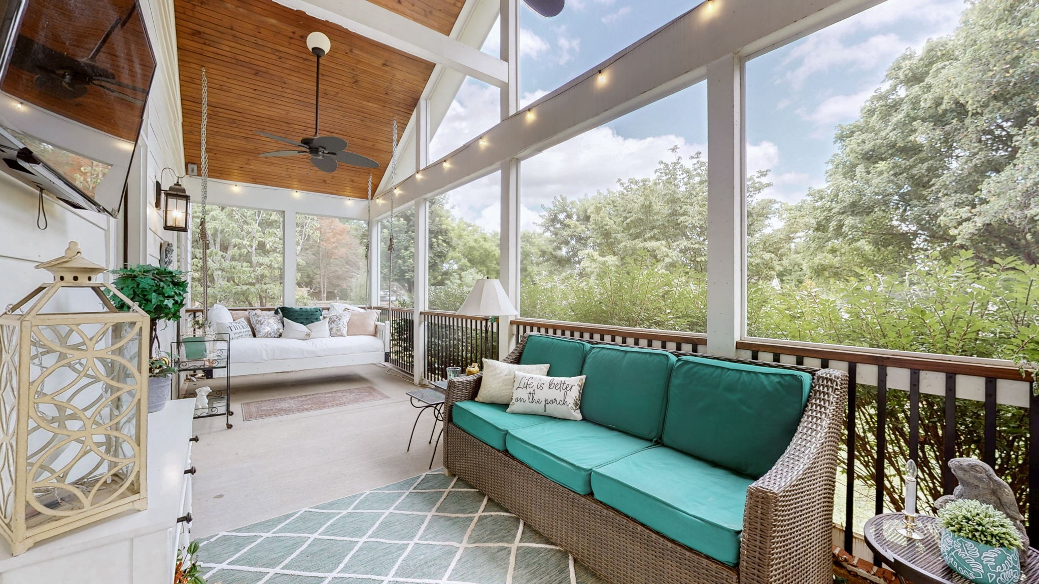 552 Overview Ln