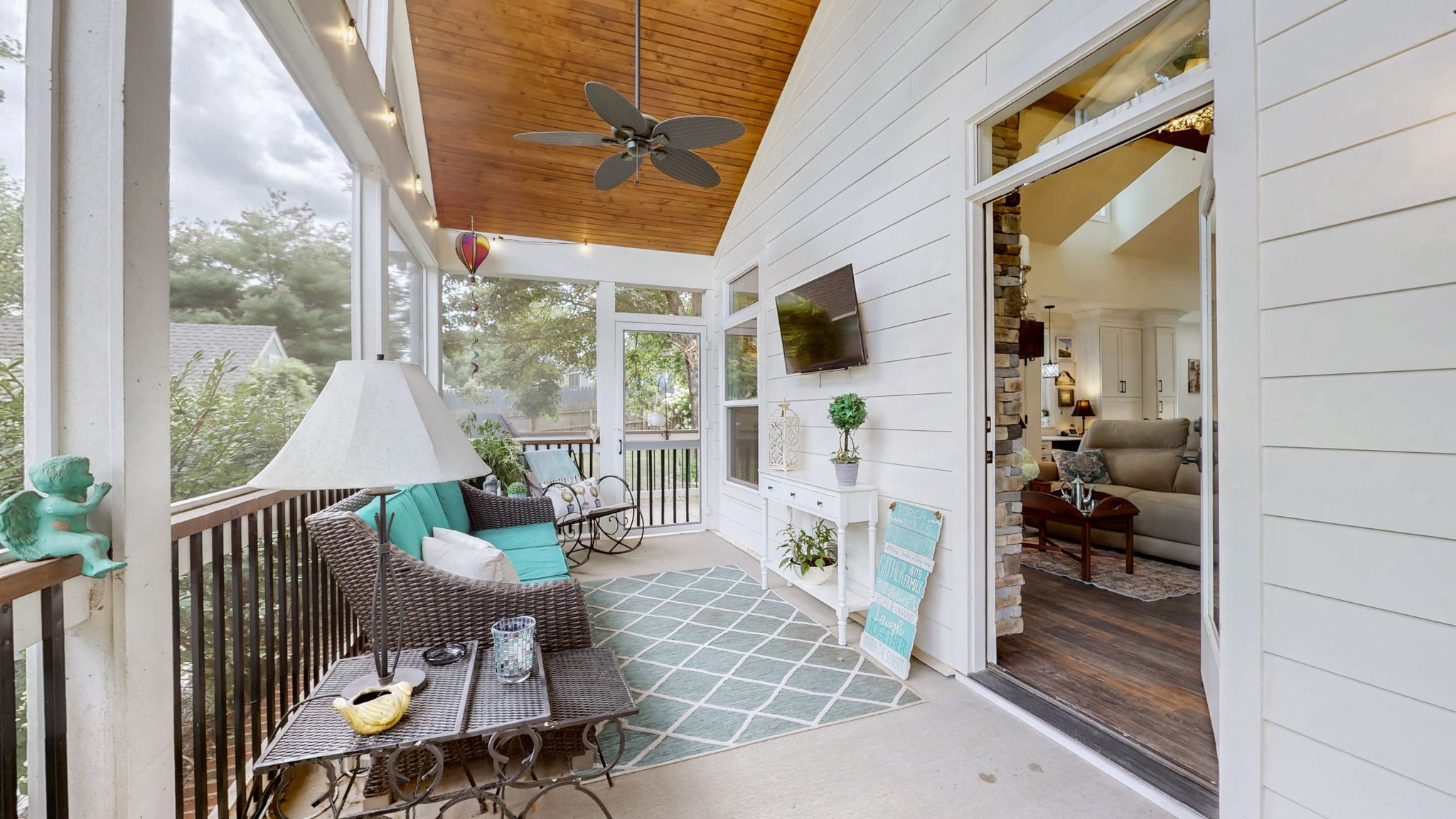 552 Overview Ln