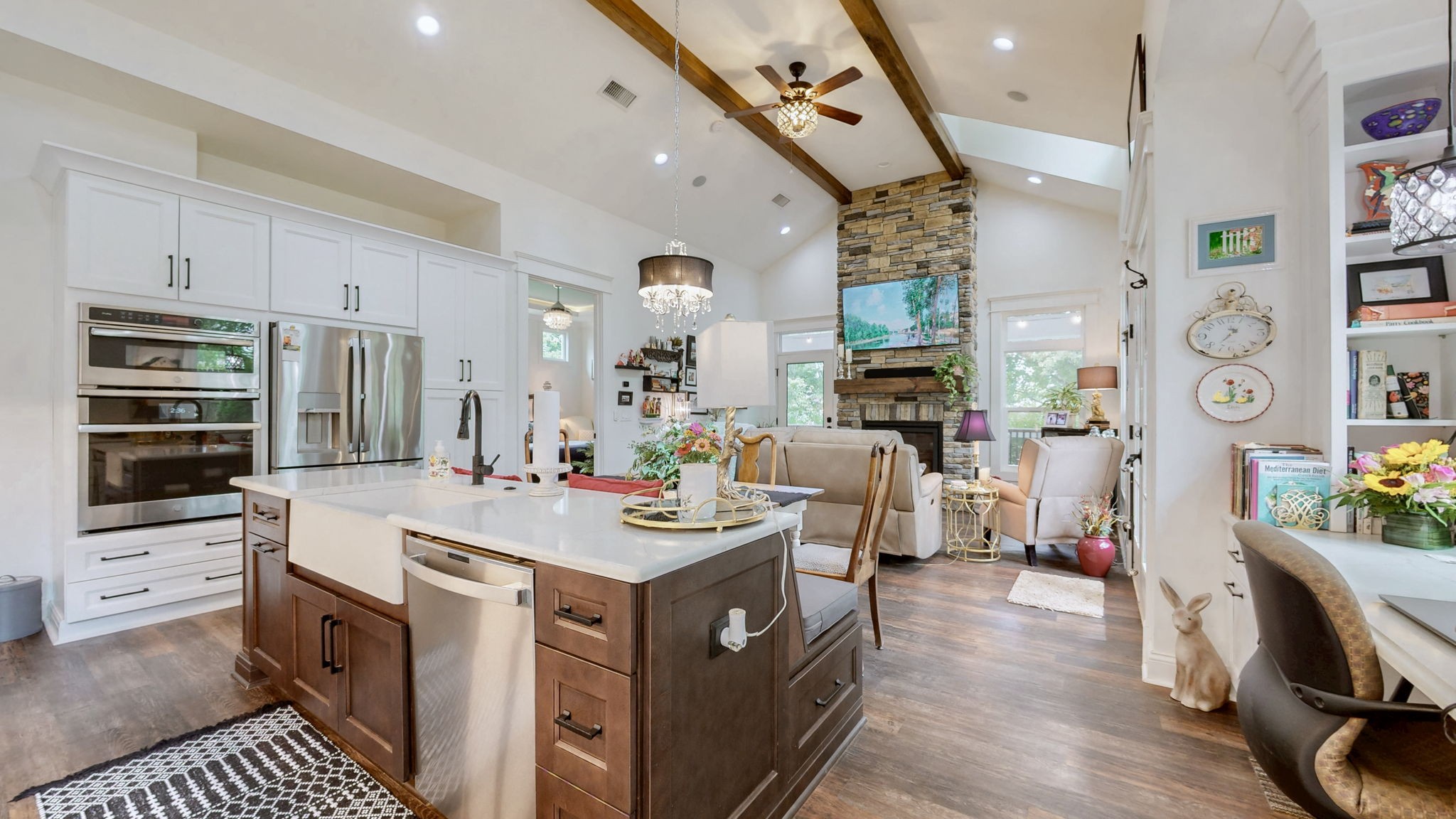 552 Overview Ln