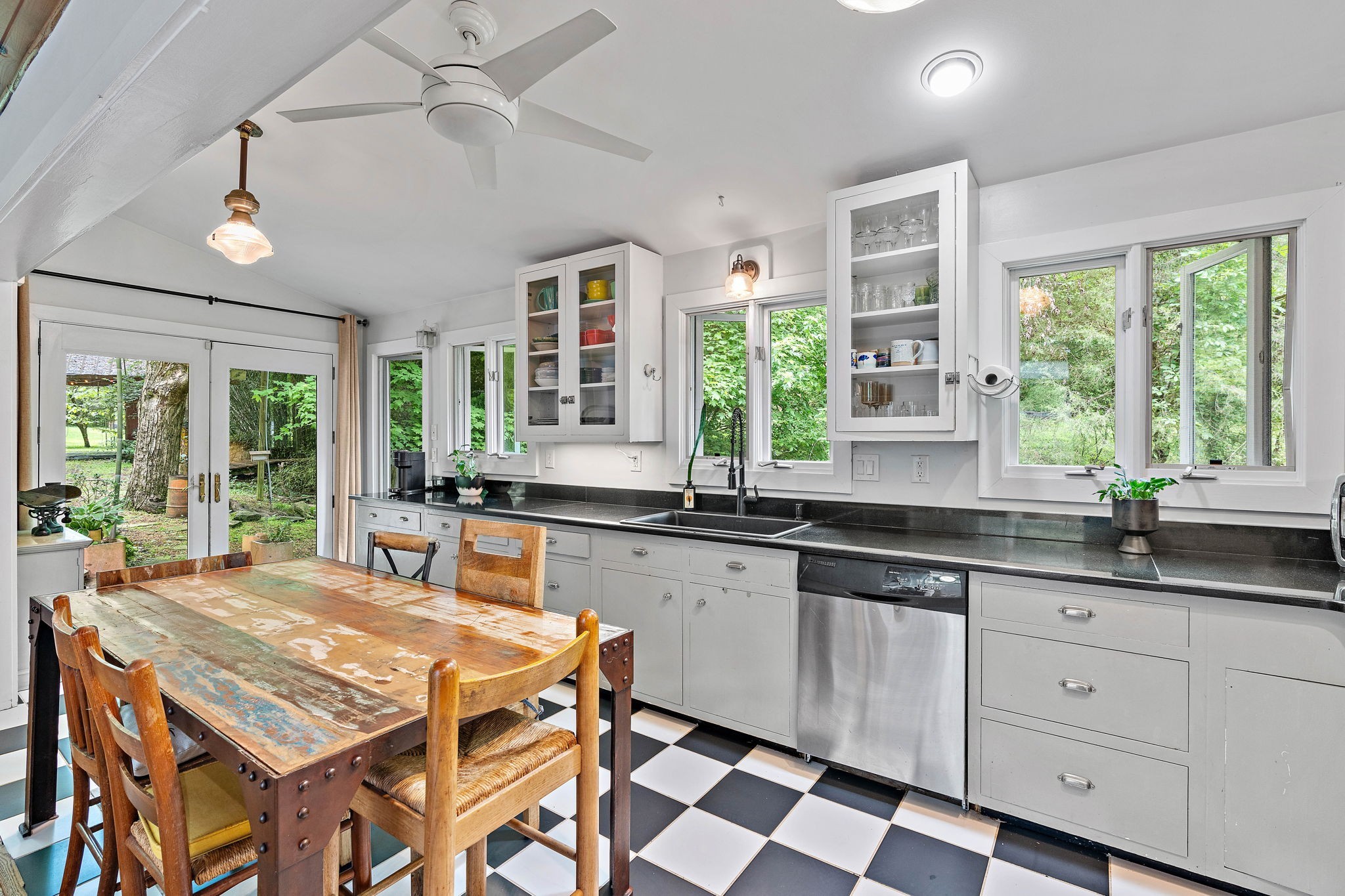 5169 Eatons Creek Rd