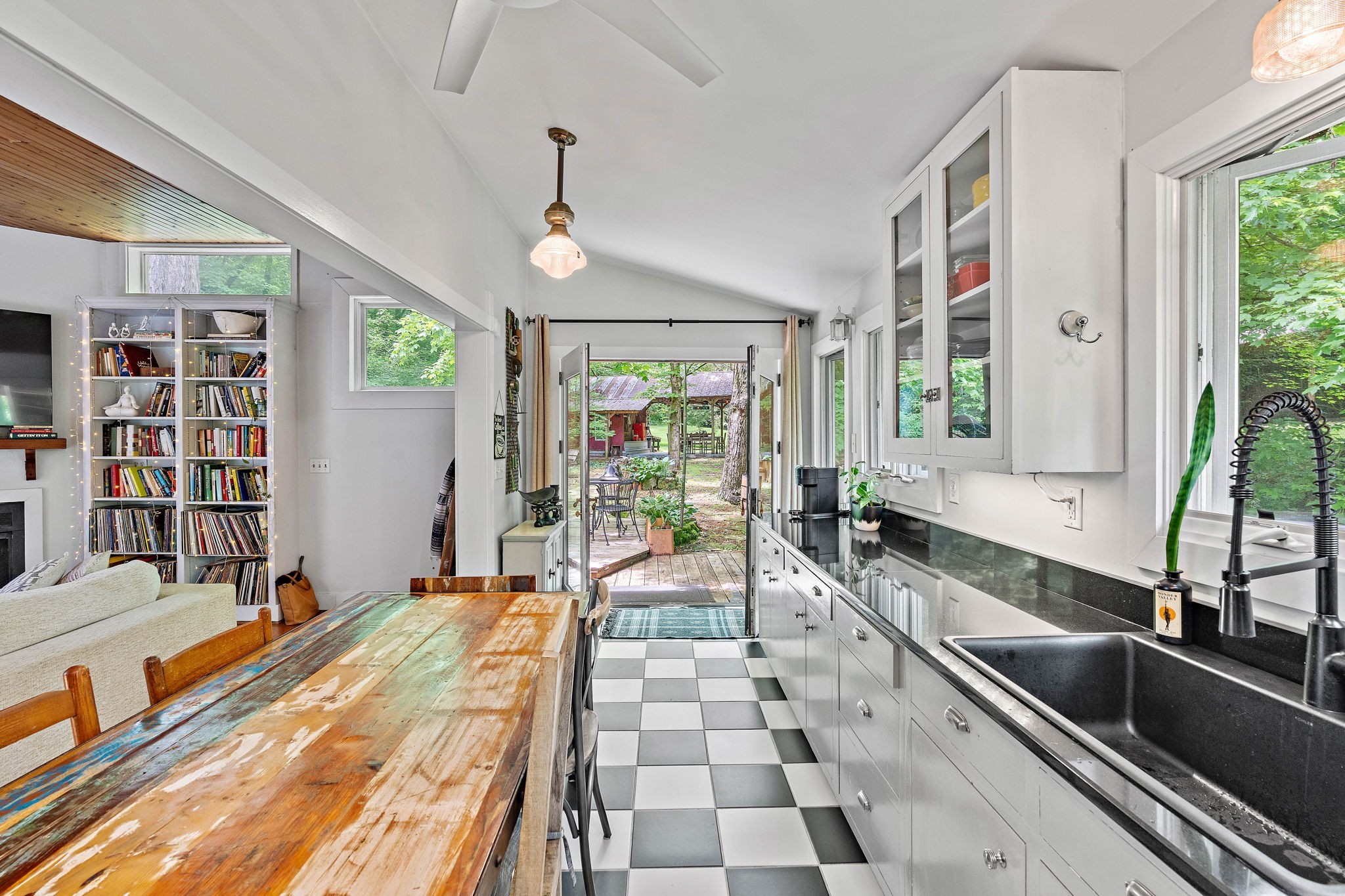 5169 Eatons Creek Rd