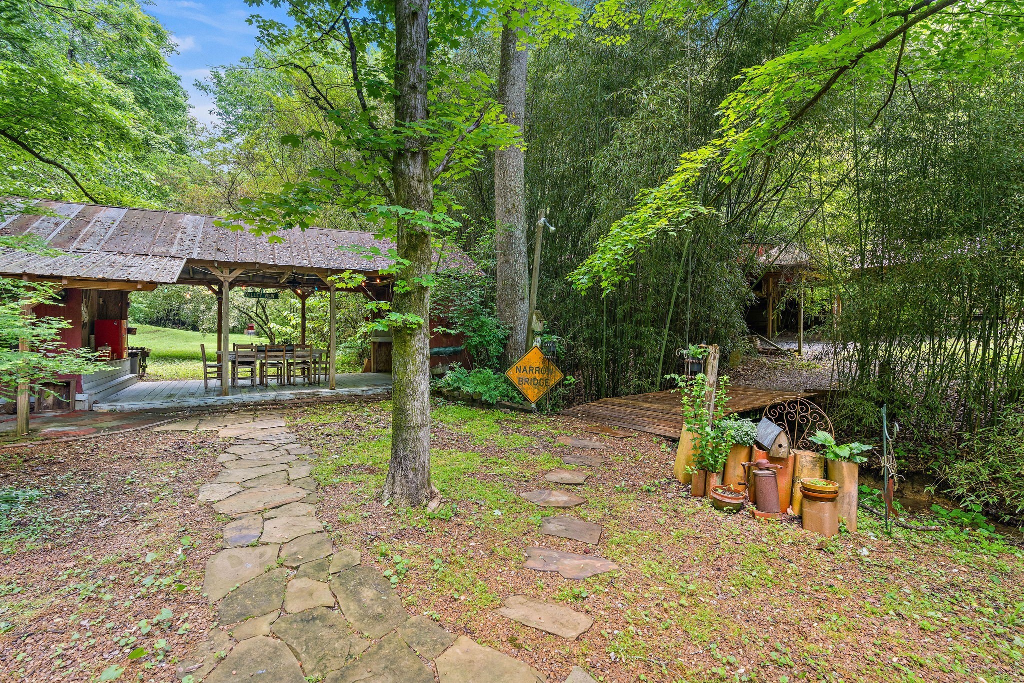 5169 Eatons Creek Rd