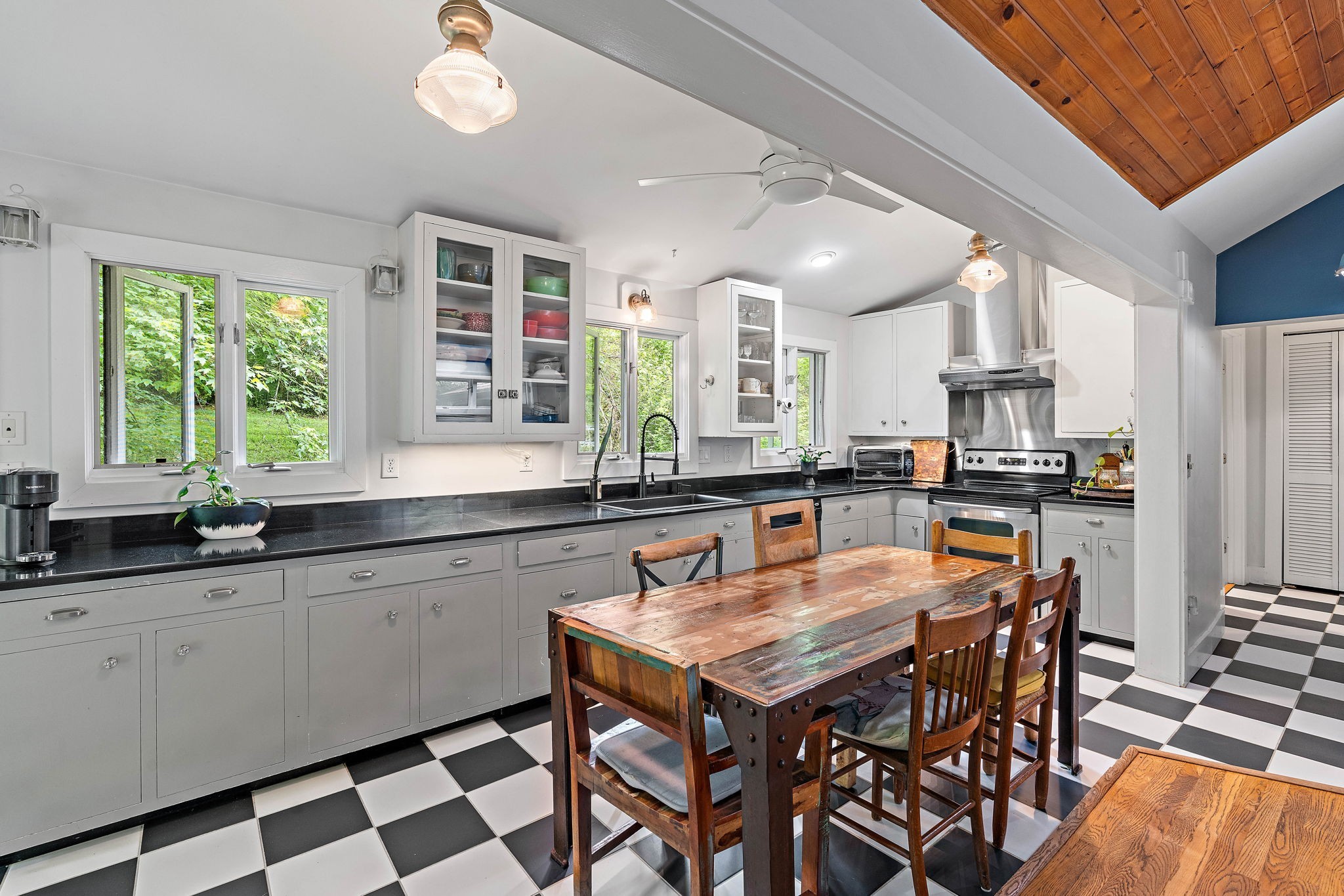 5169 Eatons Creek Rd