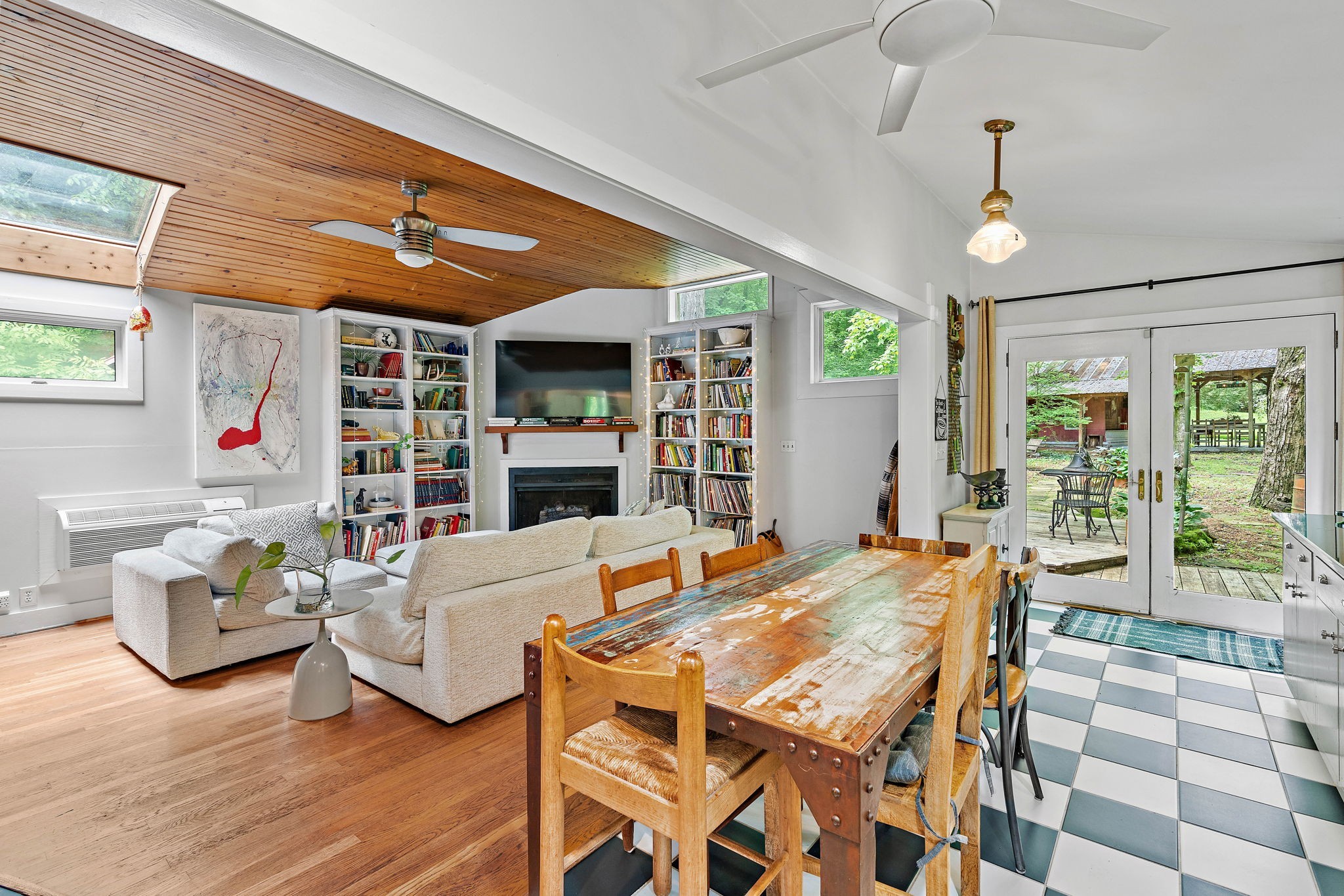 5169 Eatons Creek Rd