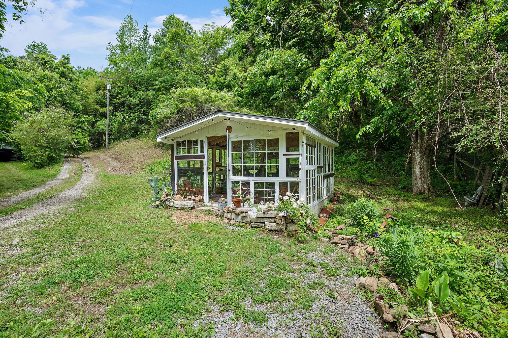 5169 Eatons Creek Rd