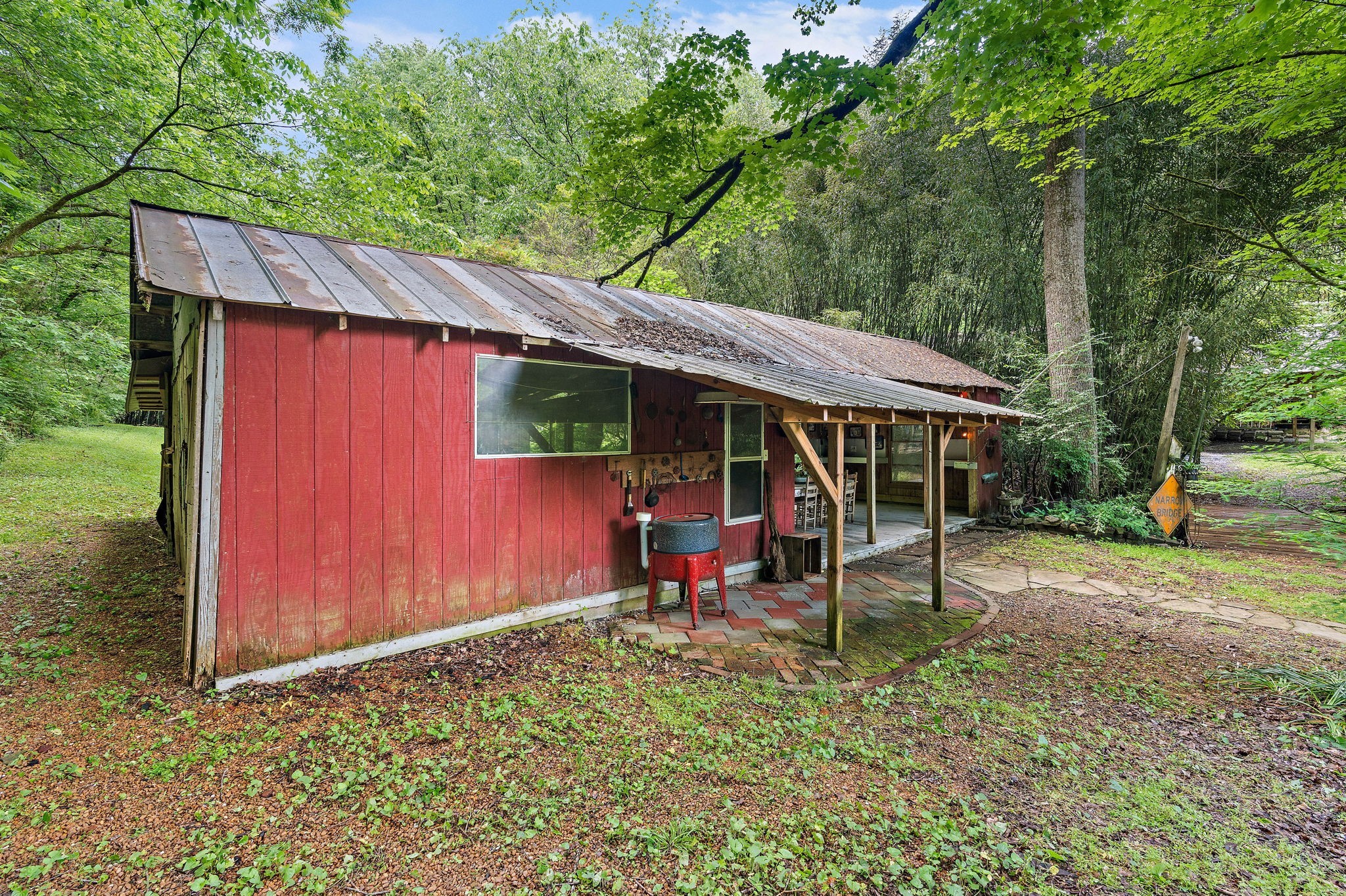 5169 Eatons Creek Rd