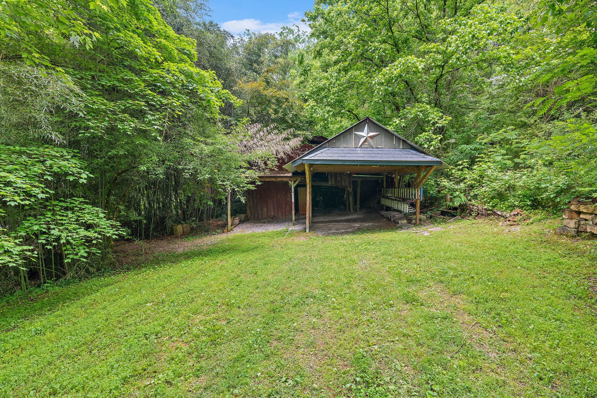 5169 Eatons Creek Rd