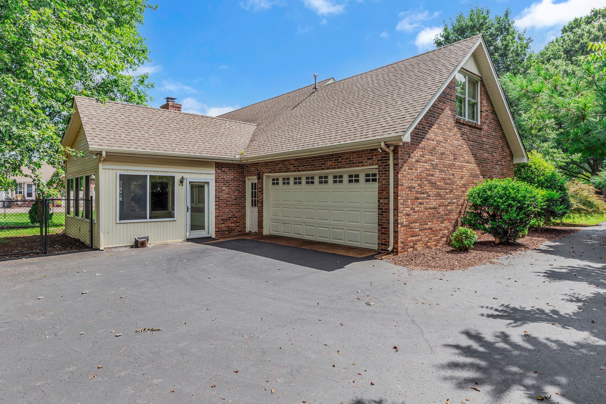 2507 Regency Park Dr