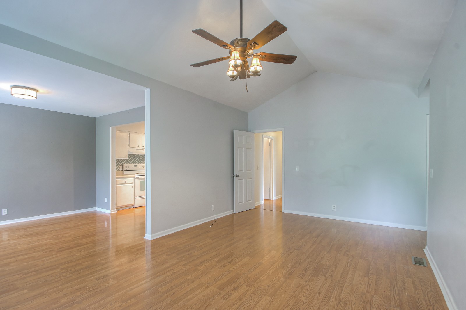 104 Doral Ct