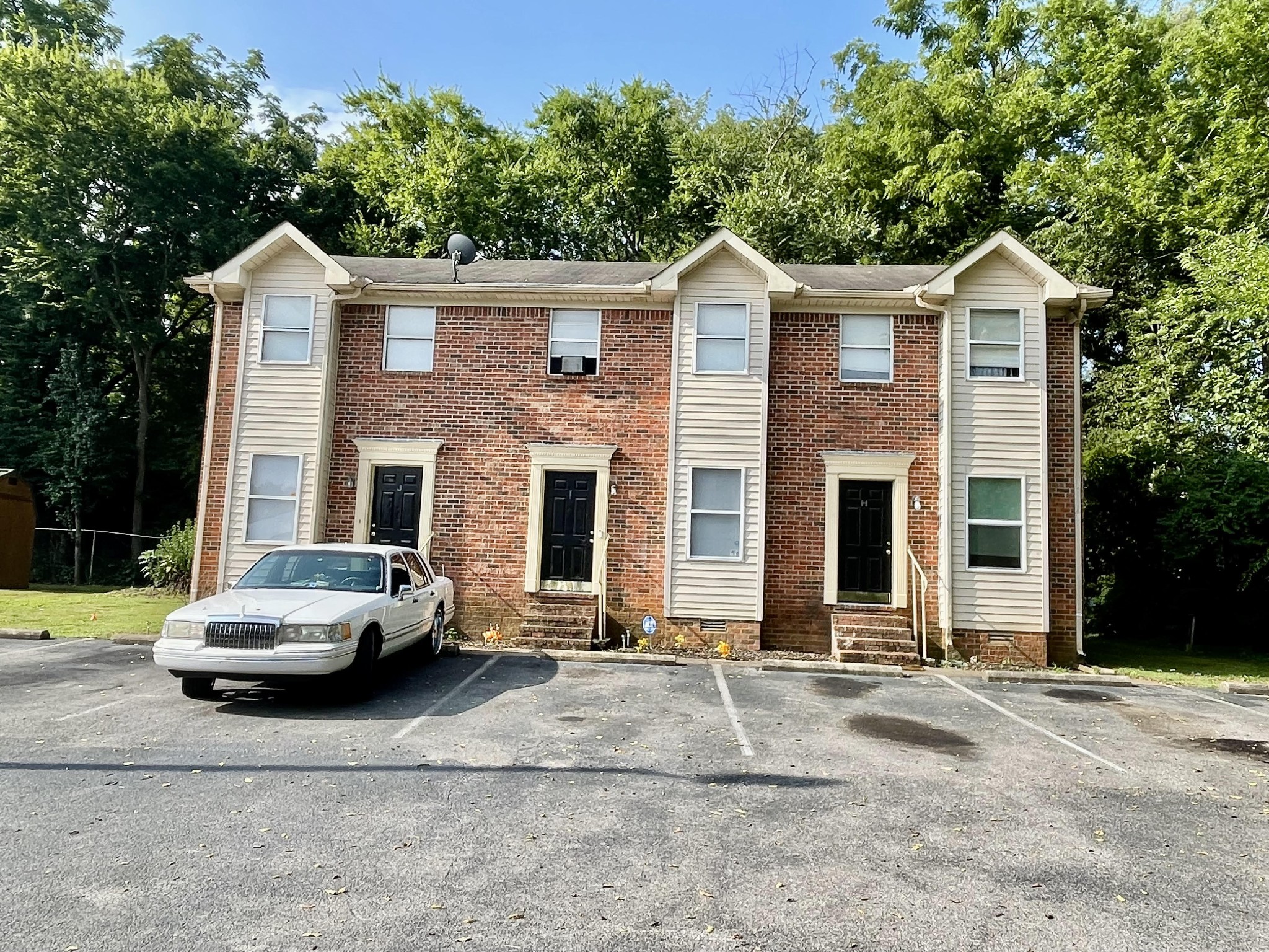1430 E Main St