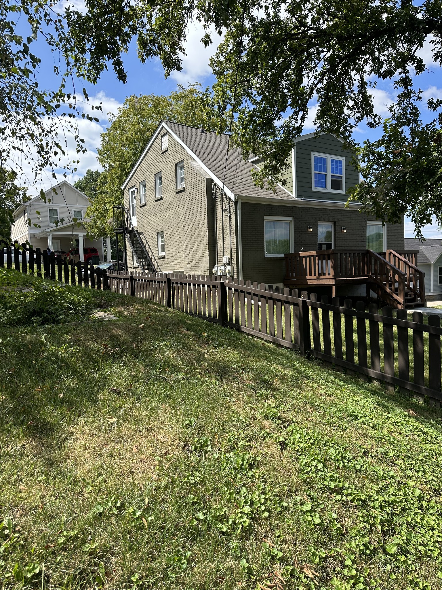 906 Granada Ave