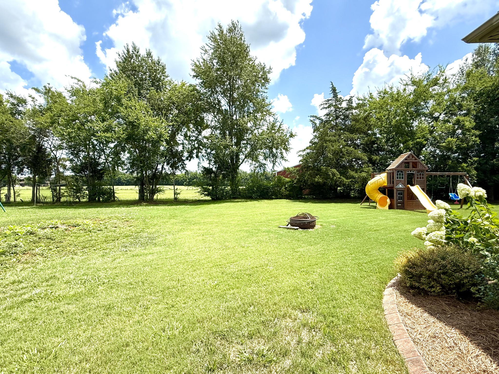 2932 Caraway Dr