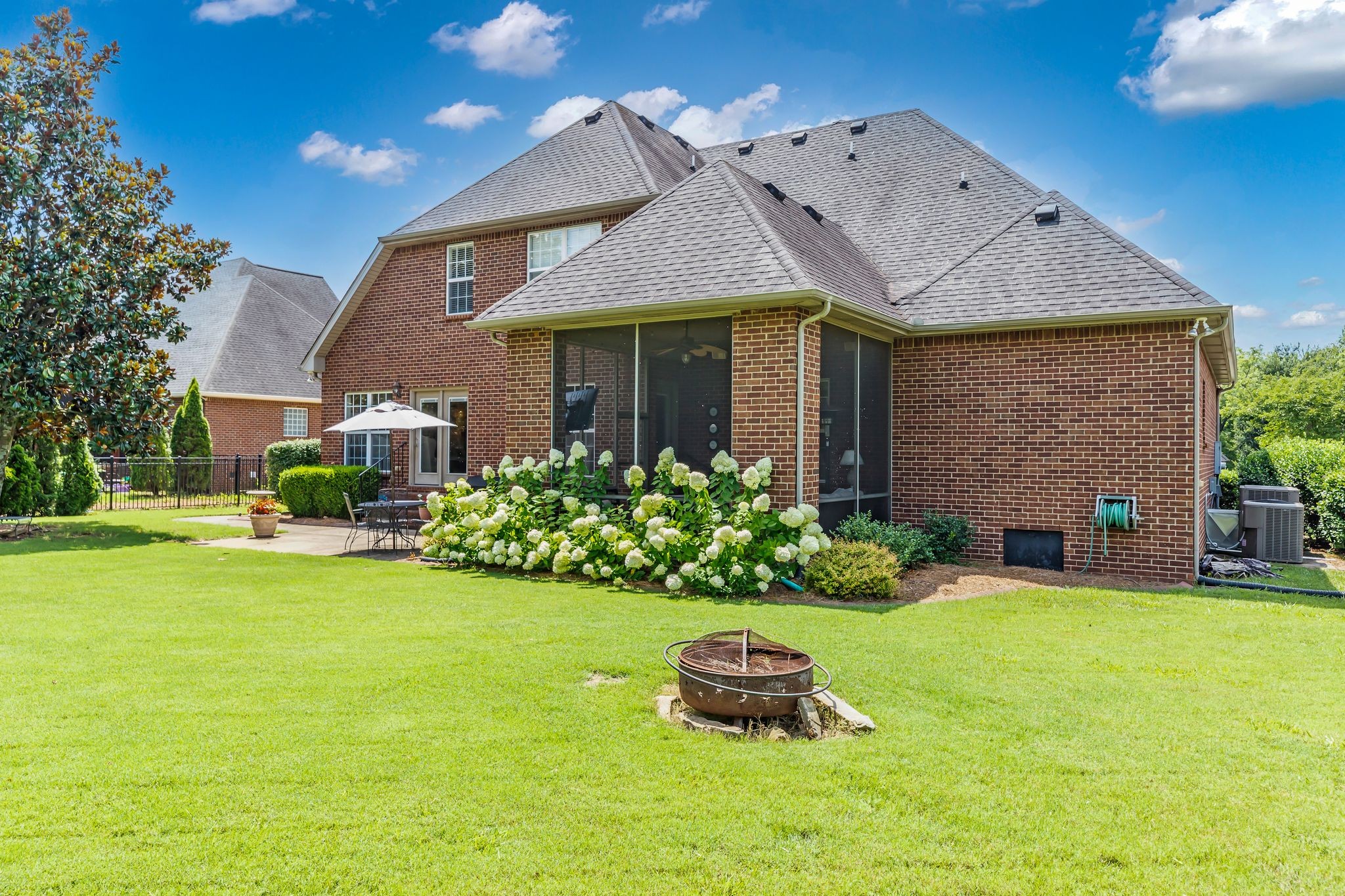 2932 Caraway Dr