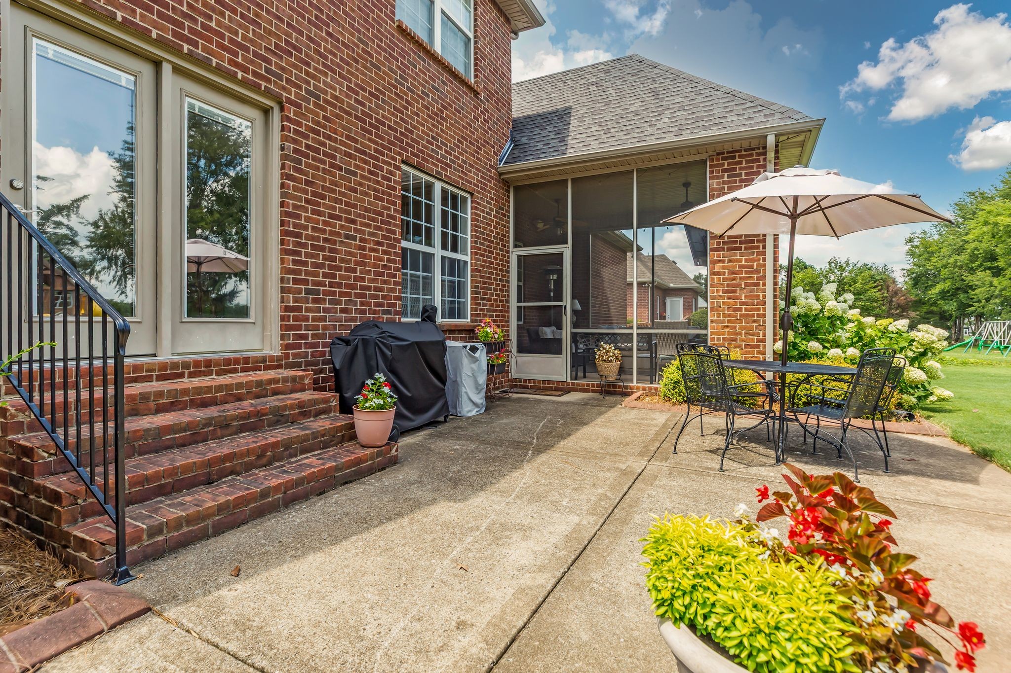 2932 Caraway Dr