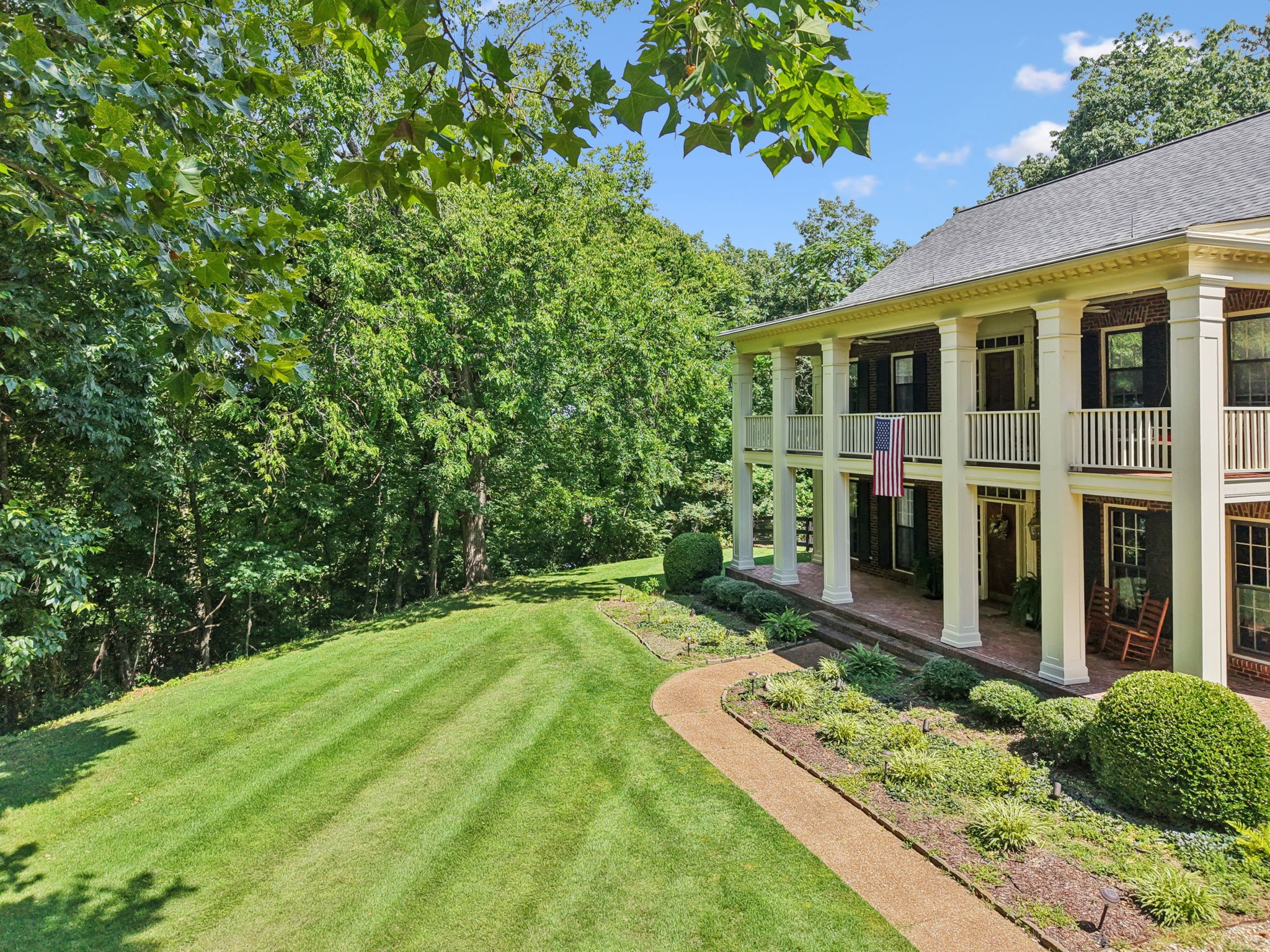 605 Natchez Bend Road