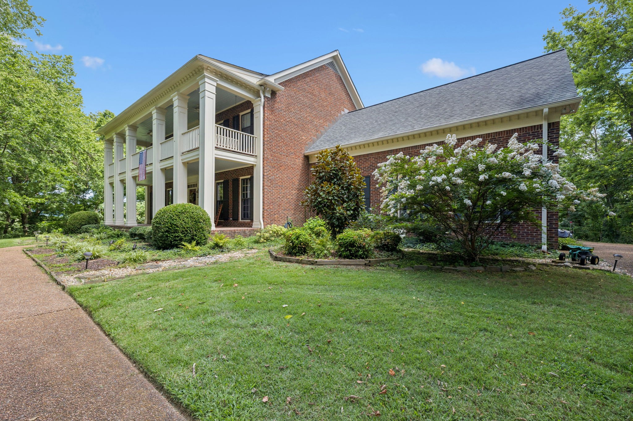 605 Natchez Bend Road