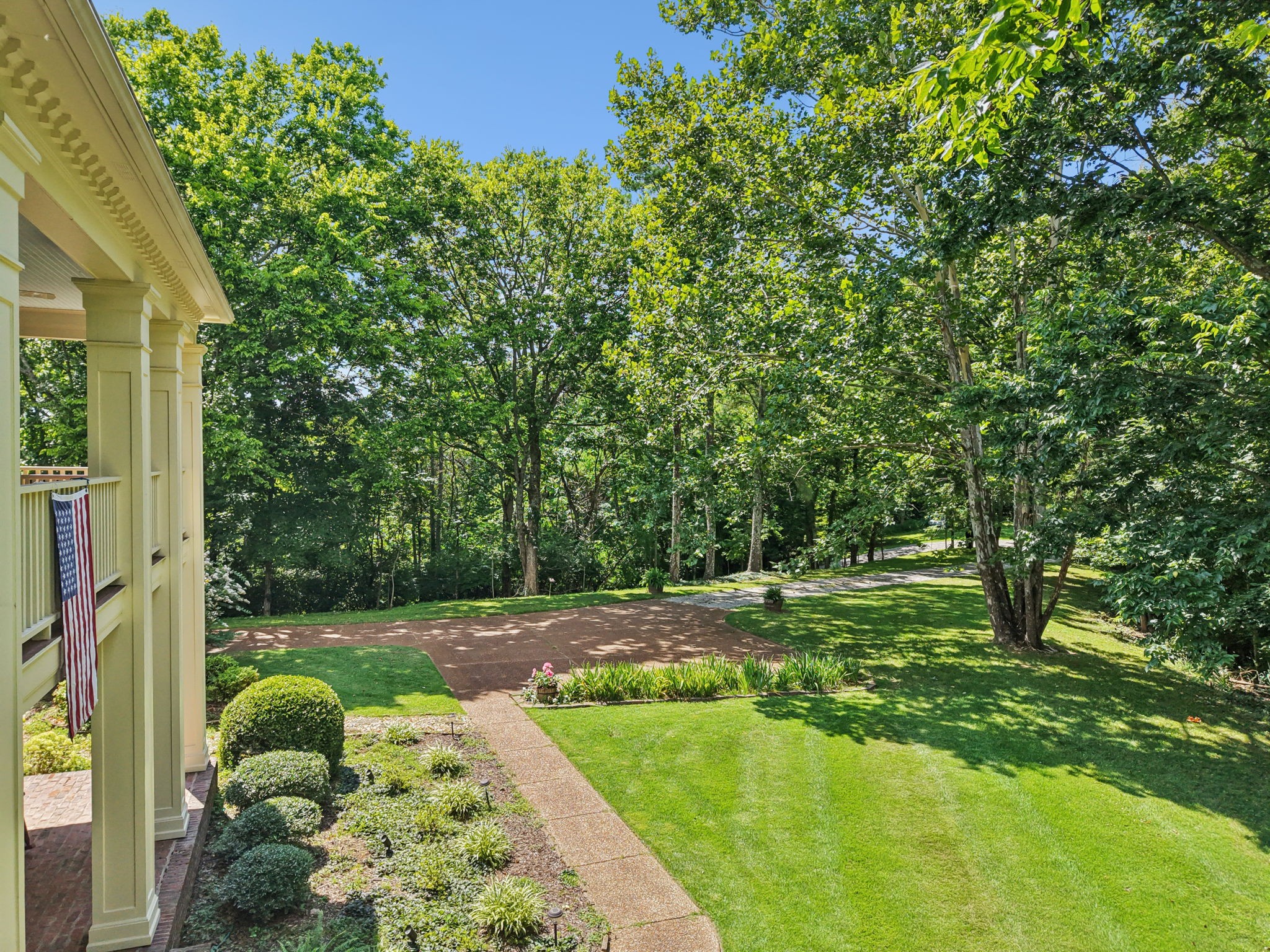 605 Natchez Bend Road