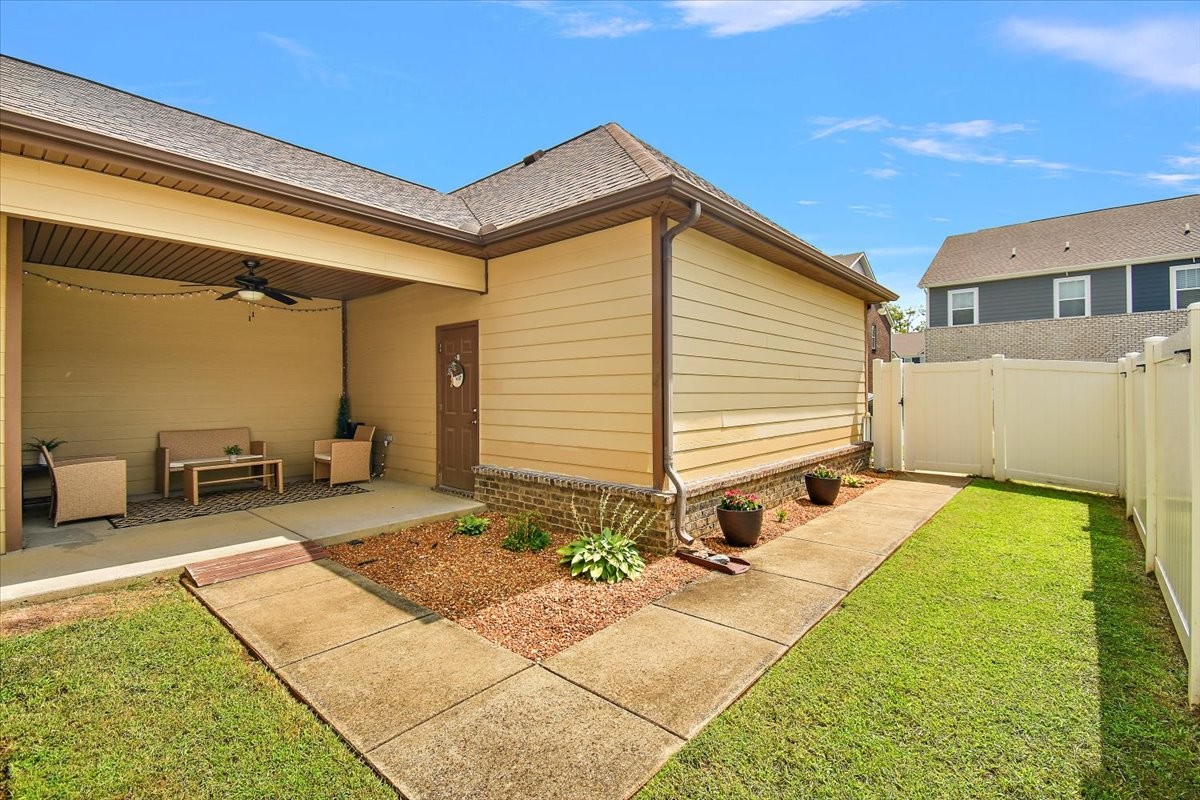 2205 Cason Lane