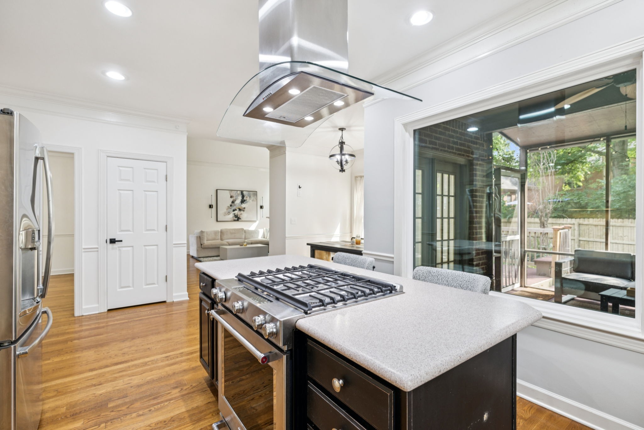109 Grove Ln