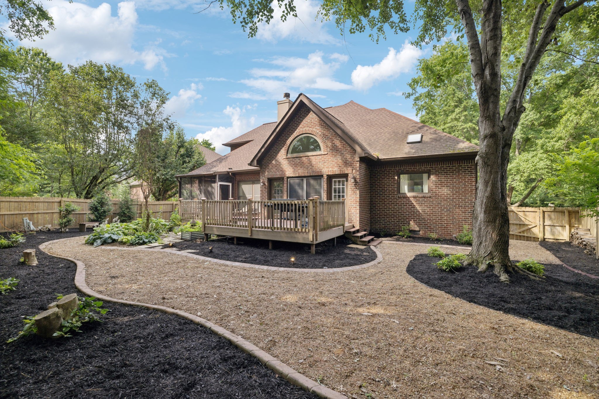 109 Grove Ln