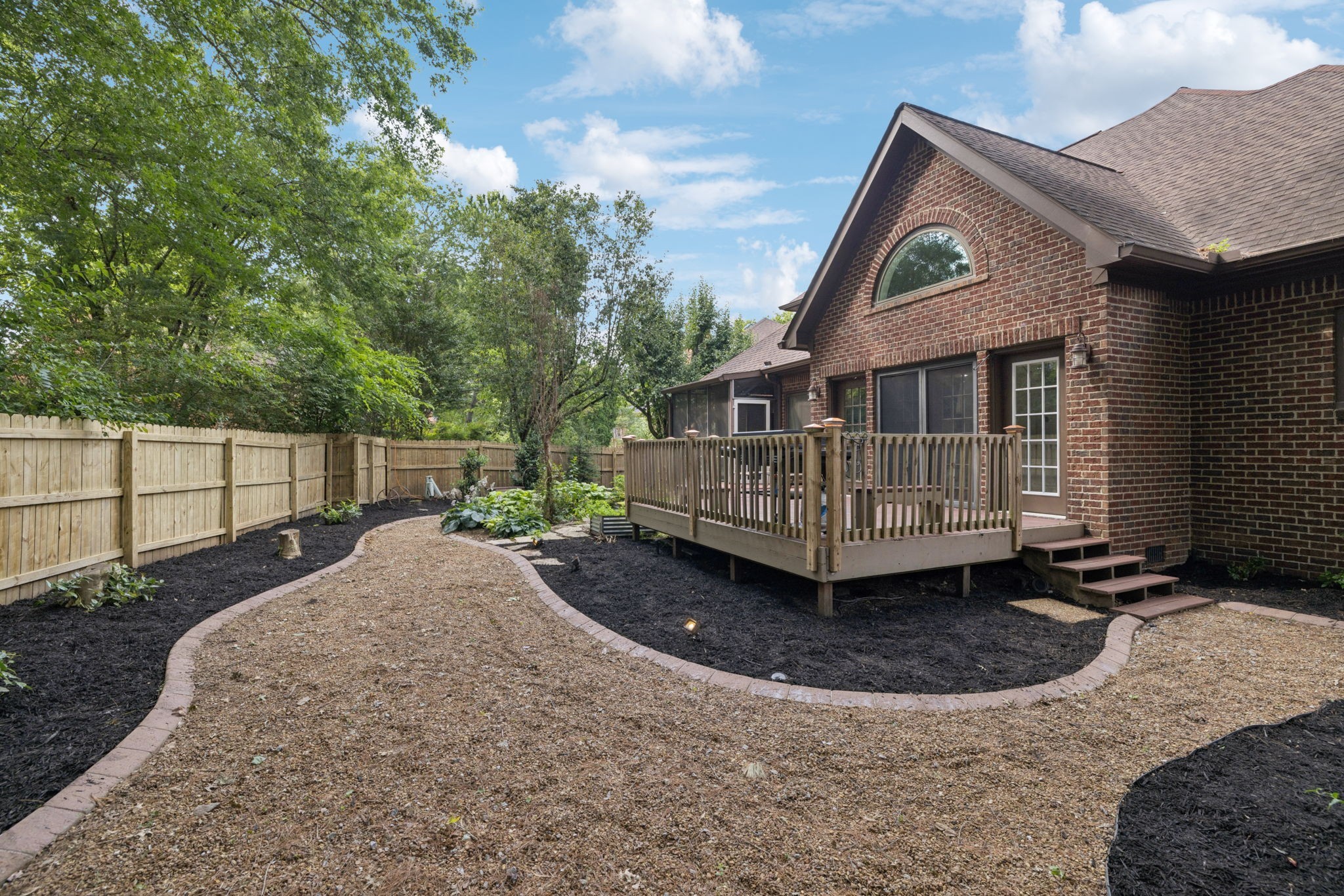 109 Grove Ln