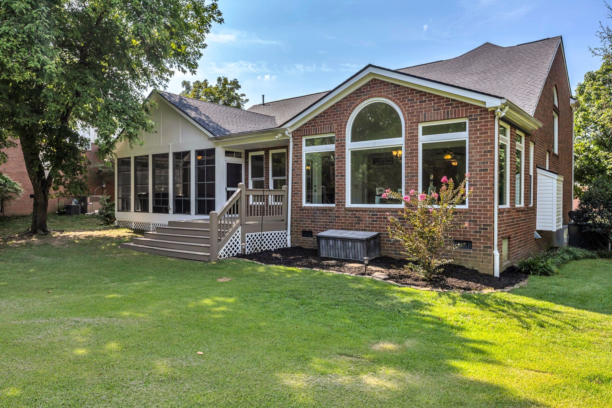 2000 Harvington Dr