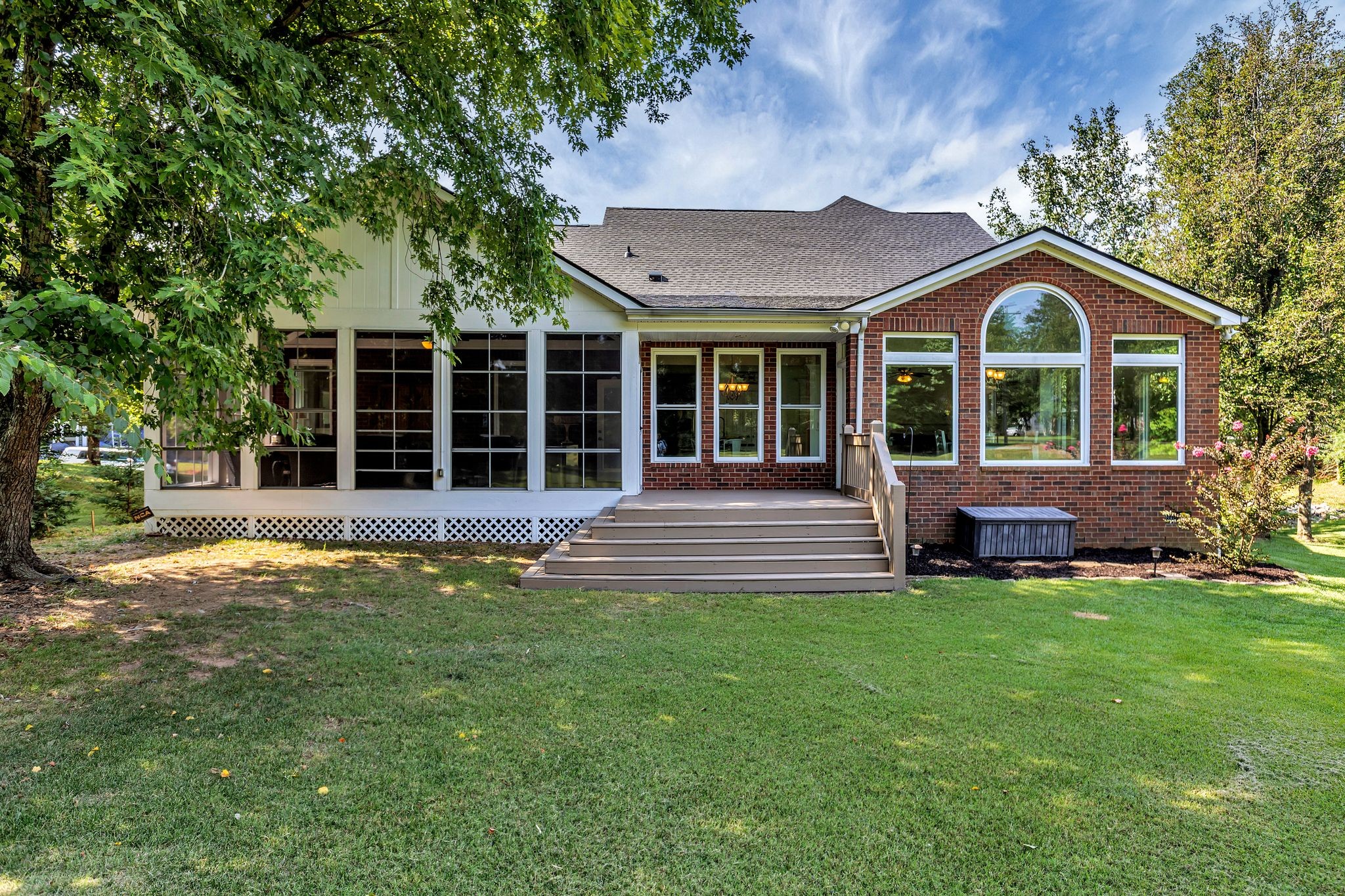 2000 Harvington Dr