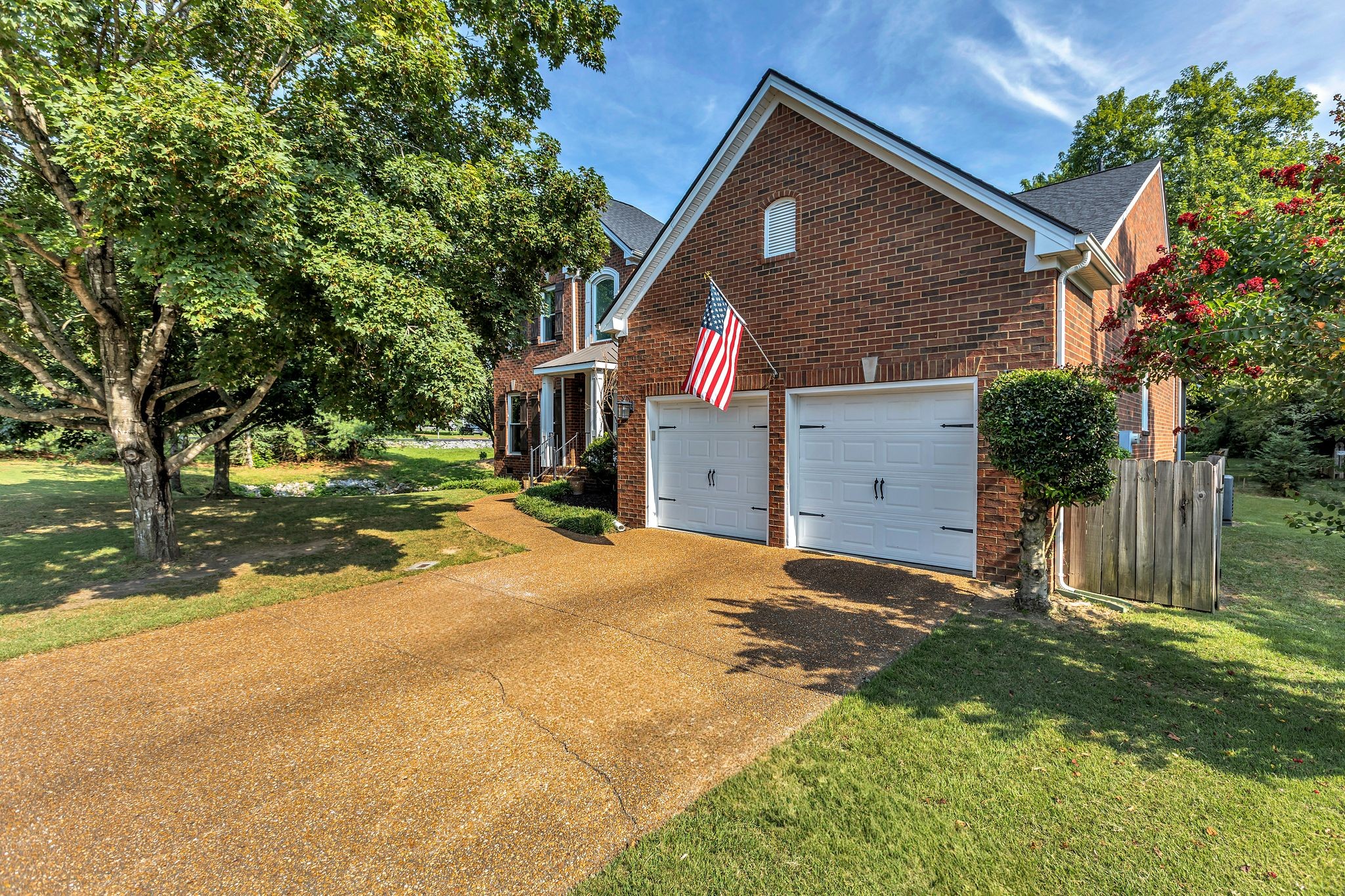 2000 Harvington Dr