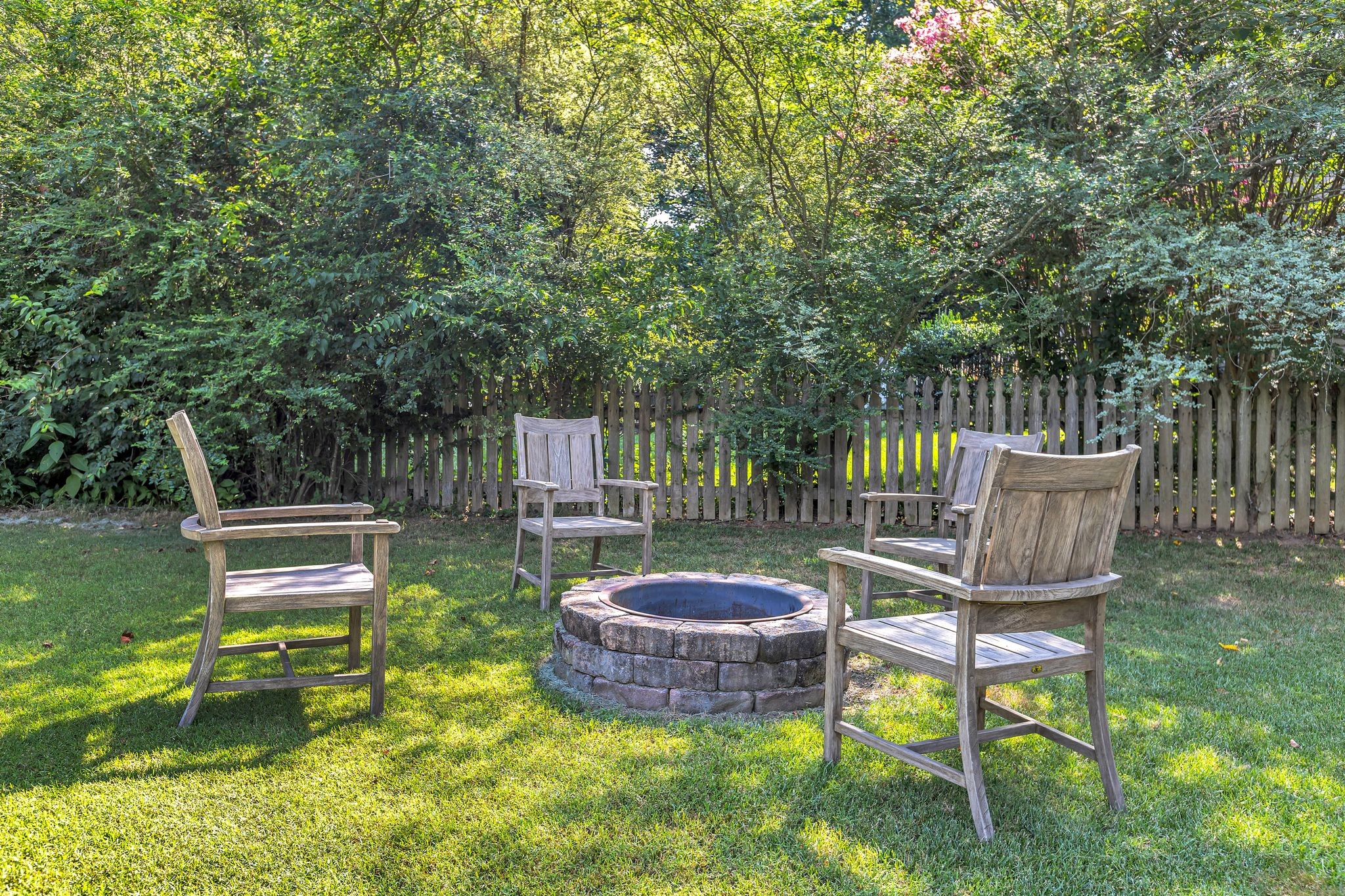 2000 Harvington Dr
