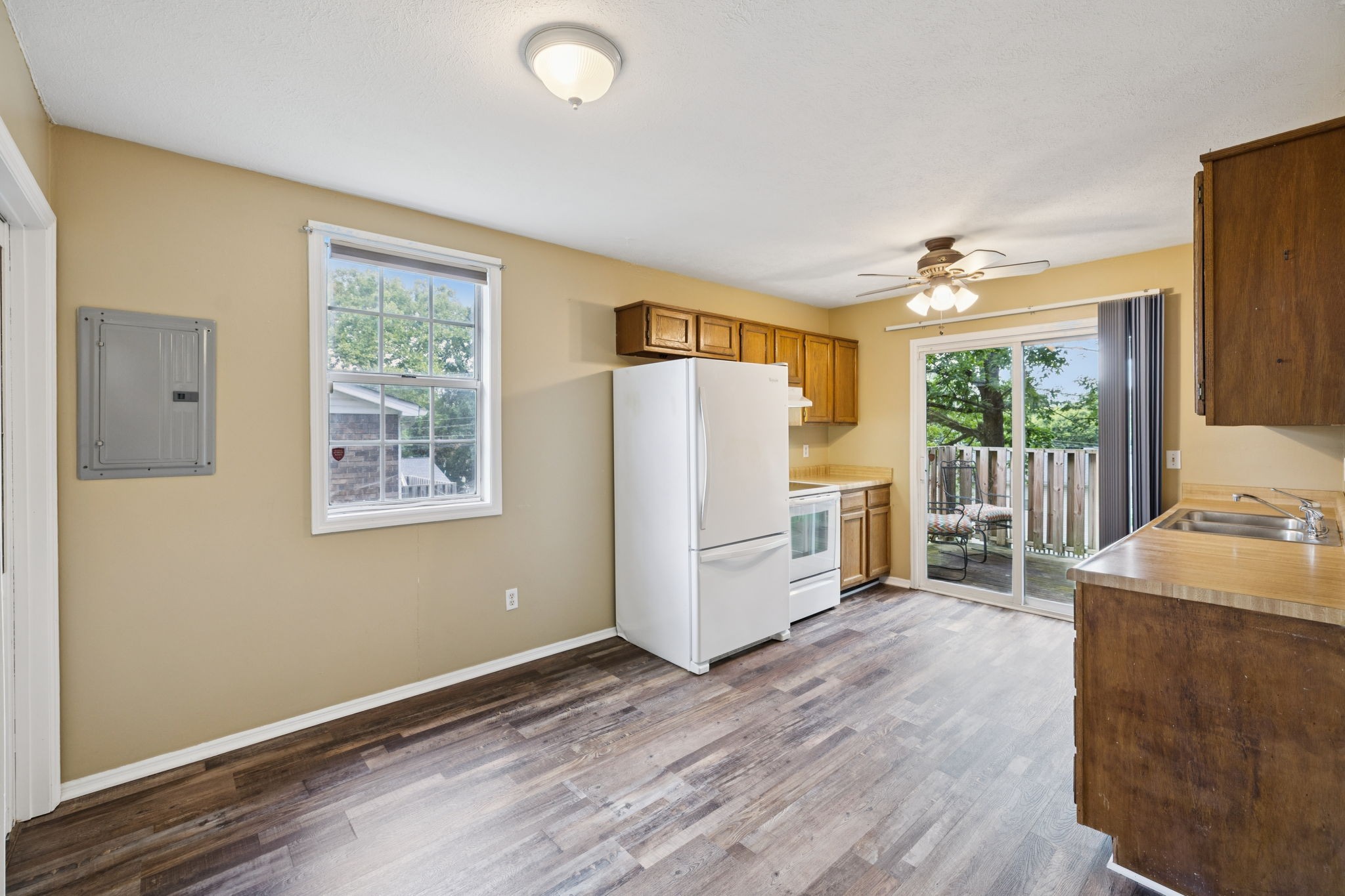 148 Five Oaks Dr