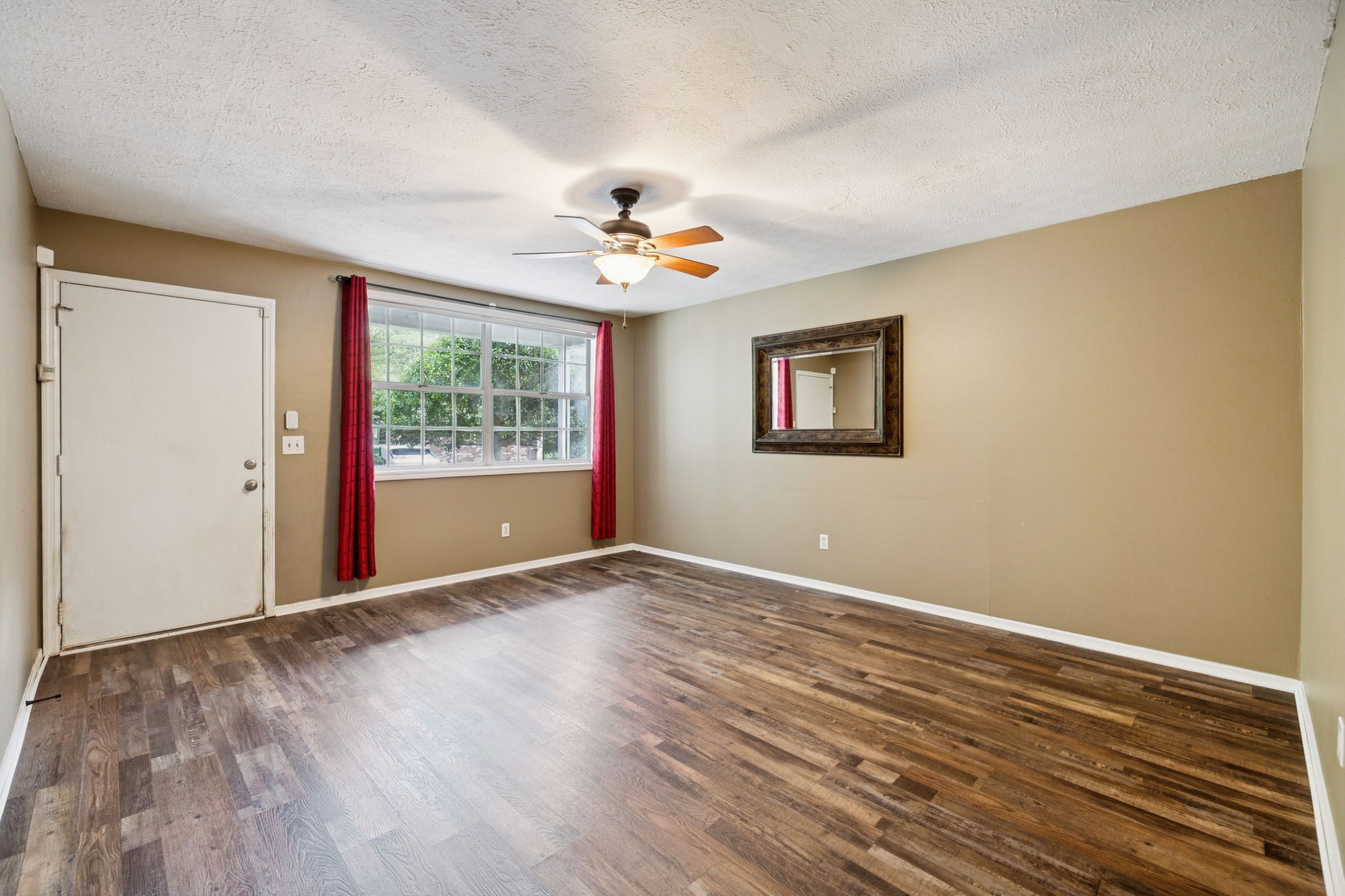 148 Five Oaks Dr
