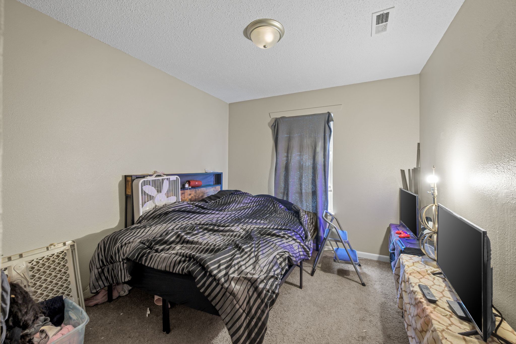 1709 Westchester Dr